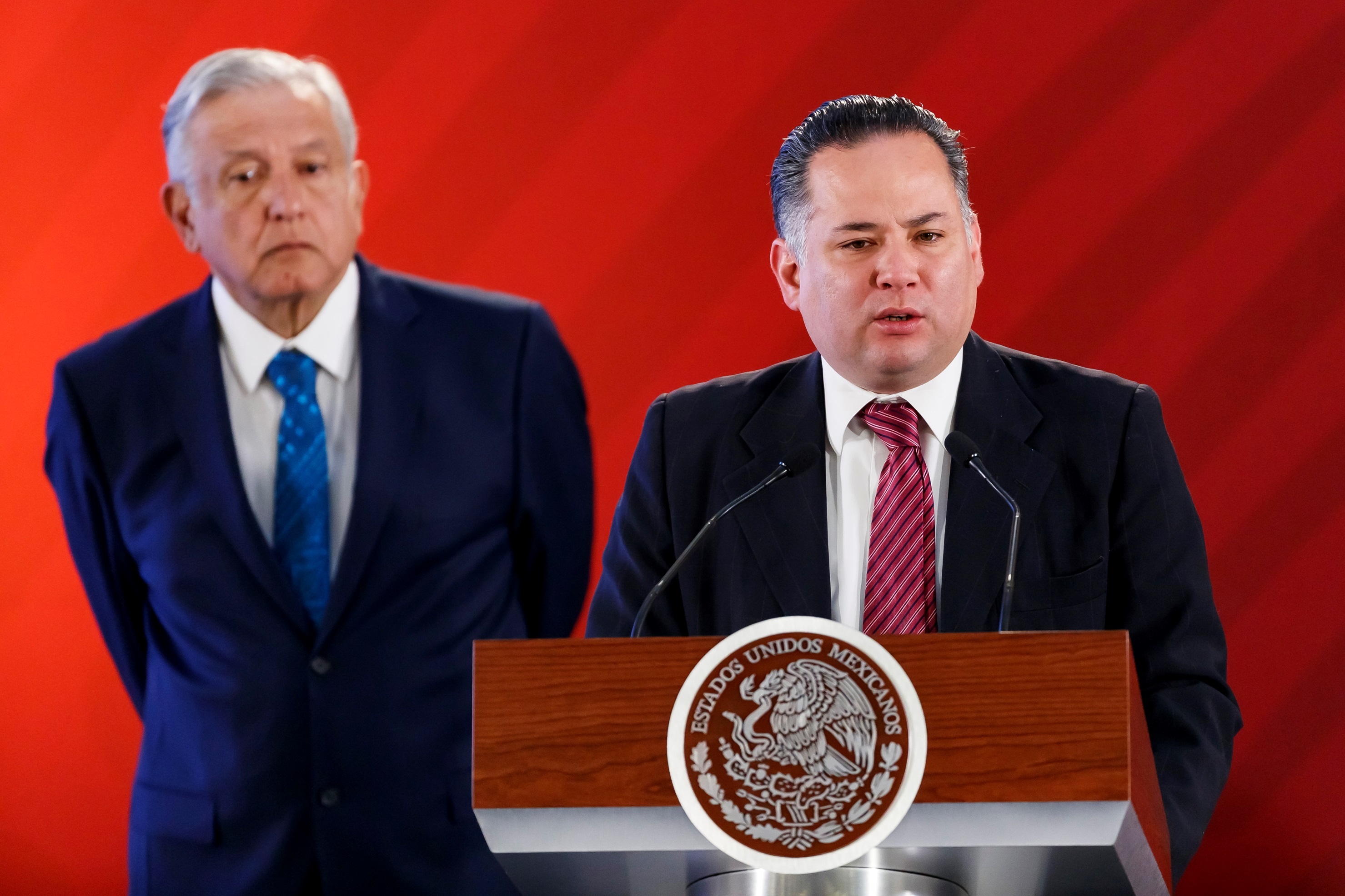 Santiago Nieto enfrenta una Carpeta de Investigación por supuesta adquisición de vienes inmuebles millonarios

Foto: EFE/ José Méndez

