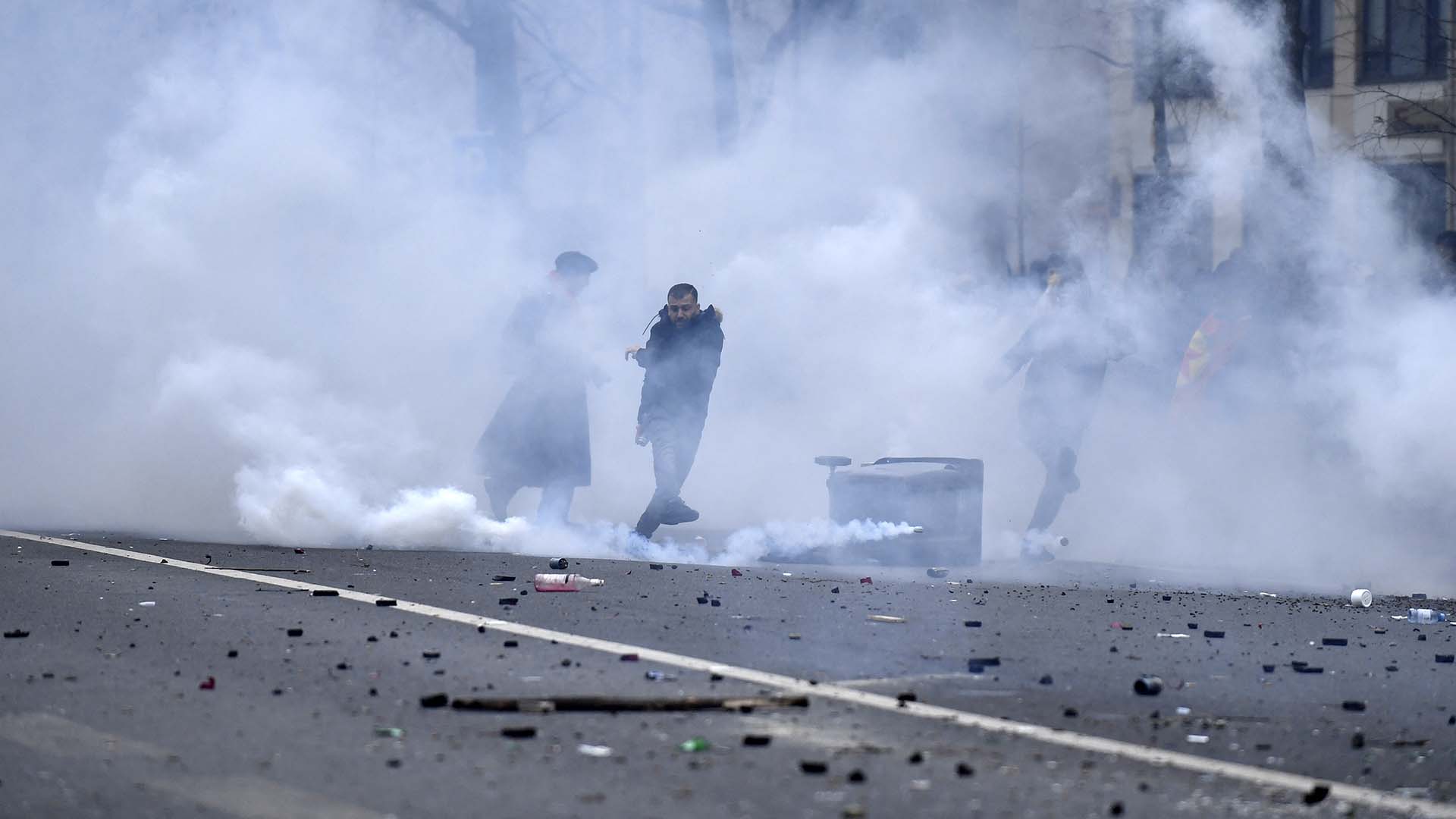La Policía lanzó gases lacrimógenos (AFP)