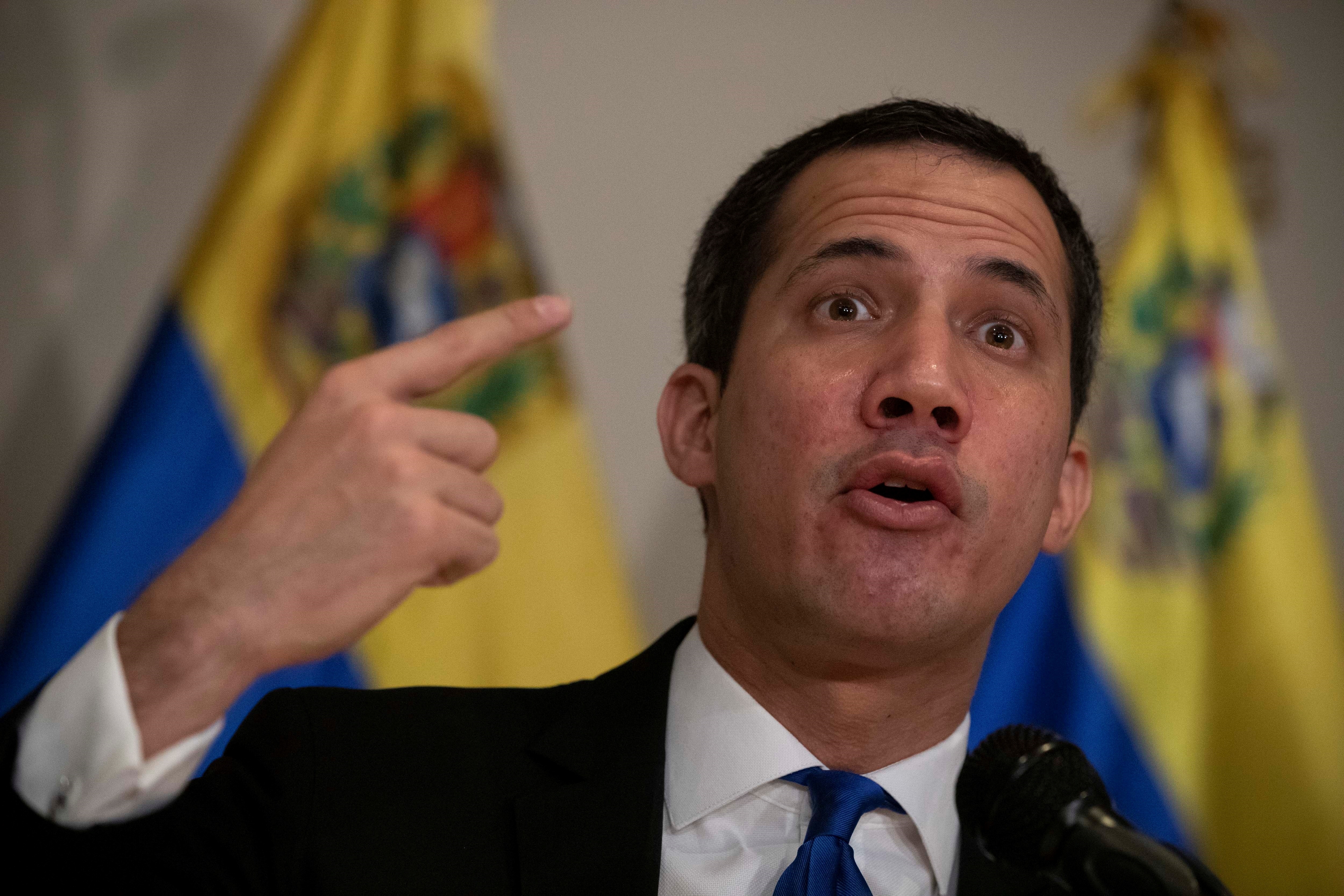 Juan Guaidó considera que el árbitro electoral fue impuesto de forma “unilateral” y que responde a una “estrategia” de Maduro para continuar en el poder (EFE/ Rayner Peña R./Archivo)