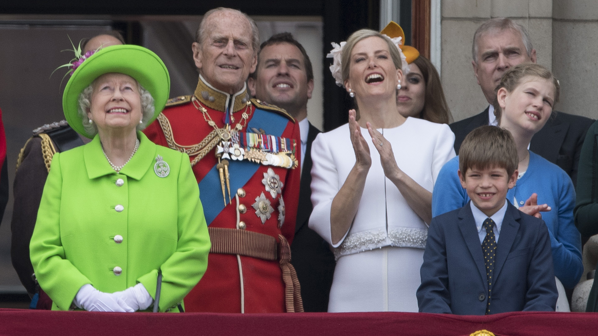 La duquesa de Wessex con sus hijos y la reina Isabel II/Shutterstock 