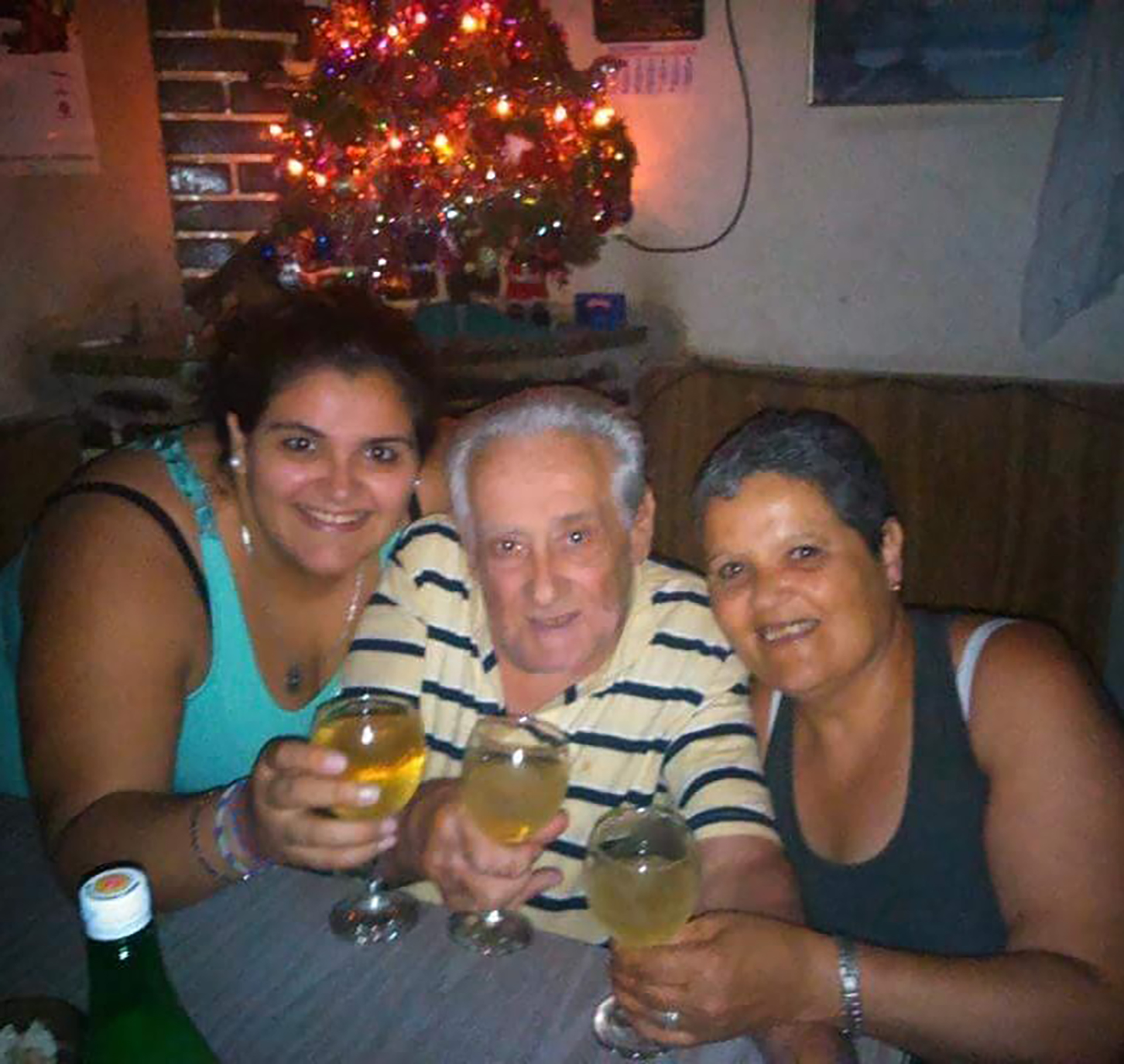 Junto a Rodolfo Omar Martín, el papá, María de los Ángeles Valdivieso, la mamá
