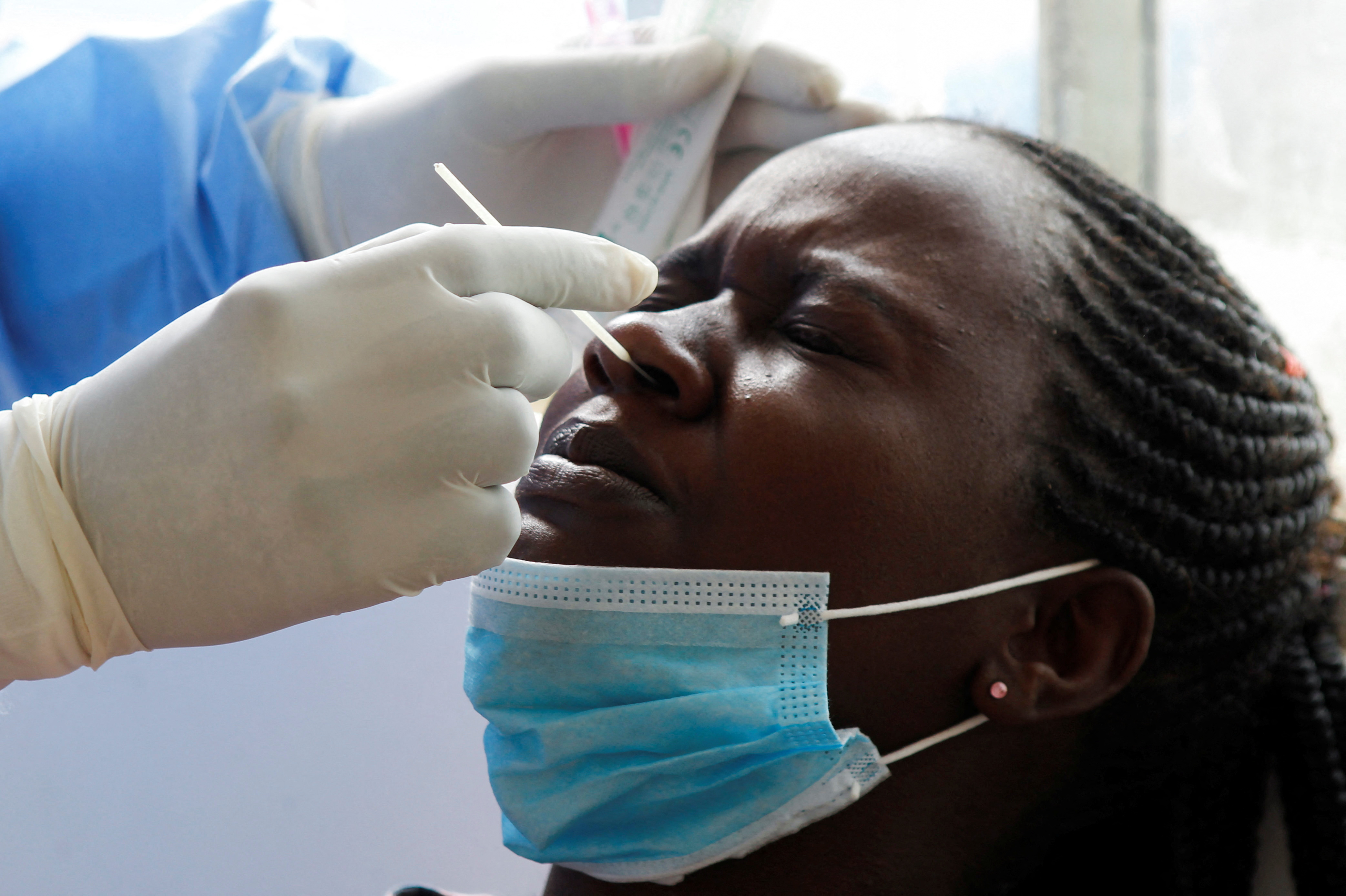 La pandemia expuso la debilidad de los sistemas de salud de muchos países (REUTERS/Monicah Mwangi)