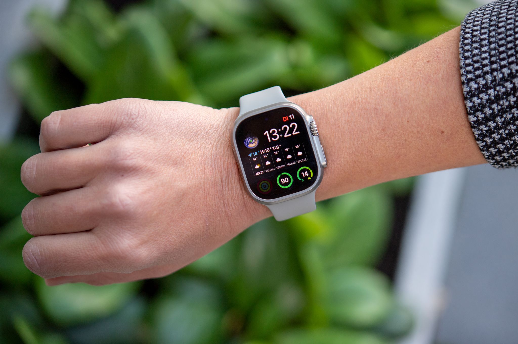 Los Apple Watch podrían tener un sensor que mida los niveles de glucosa en la sangre de las personas. Foto: Bernd Diekjobst/dpa