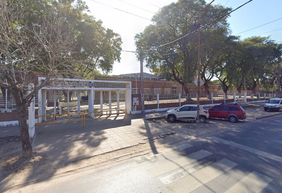 Dos alumnas se pelearon en una escuela de Entre Ríos y sus conocidos se sumaron a la gresca: hay 4 docentes heridos 
