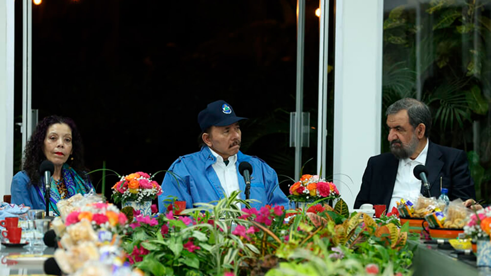 Daniel Ortega junto al iraní Mohsen Rezai 