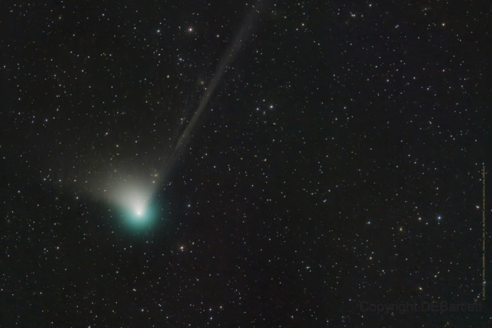 Foto proporcionada por Dan Bartlett que muestra el cometa C/2022 E3 (ZTF) el 19 de diciembre de 2022. Según la NASA, visitó por última vez durante la época de los neandertales. Se espera que se acerque a 42 millones de kilómetros (26 millones de millas) de la Tierra el 1 de febrero de 2023, antes de alejarse a toda velocidad, y es poco probable que regrese en millones de años. (Dan Bartlett vía AP)