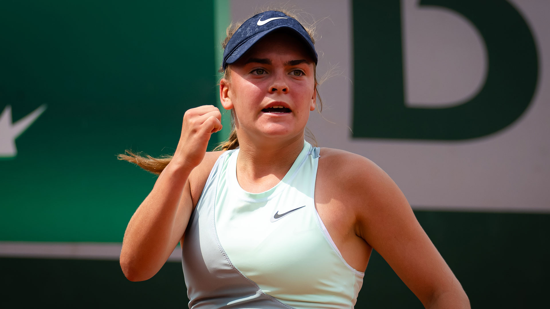 Sara Bejlek, tenista de 16 años, tuvo su estreno en un Gran Slam al jugar la primera ronda del US Open (Foto: Getty Images)