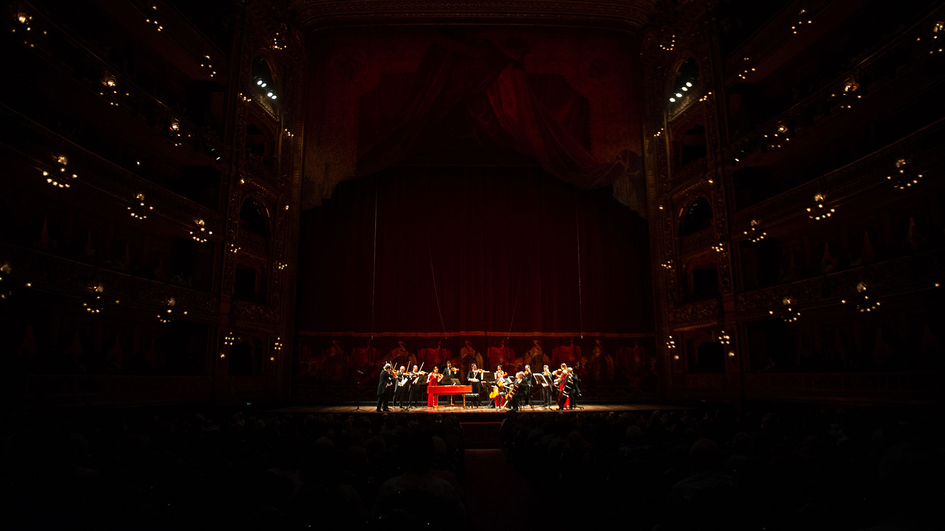 El concierto se realizó con la sala principal del Teatro Colón, colmada de público (Foto: Cristina Sille - Télam S. E.)