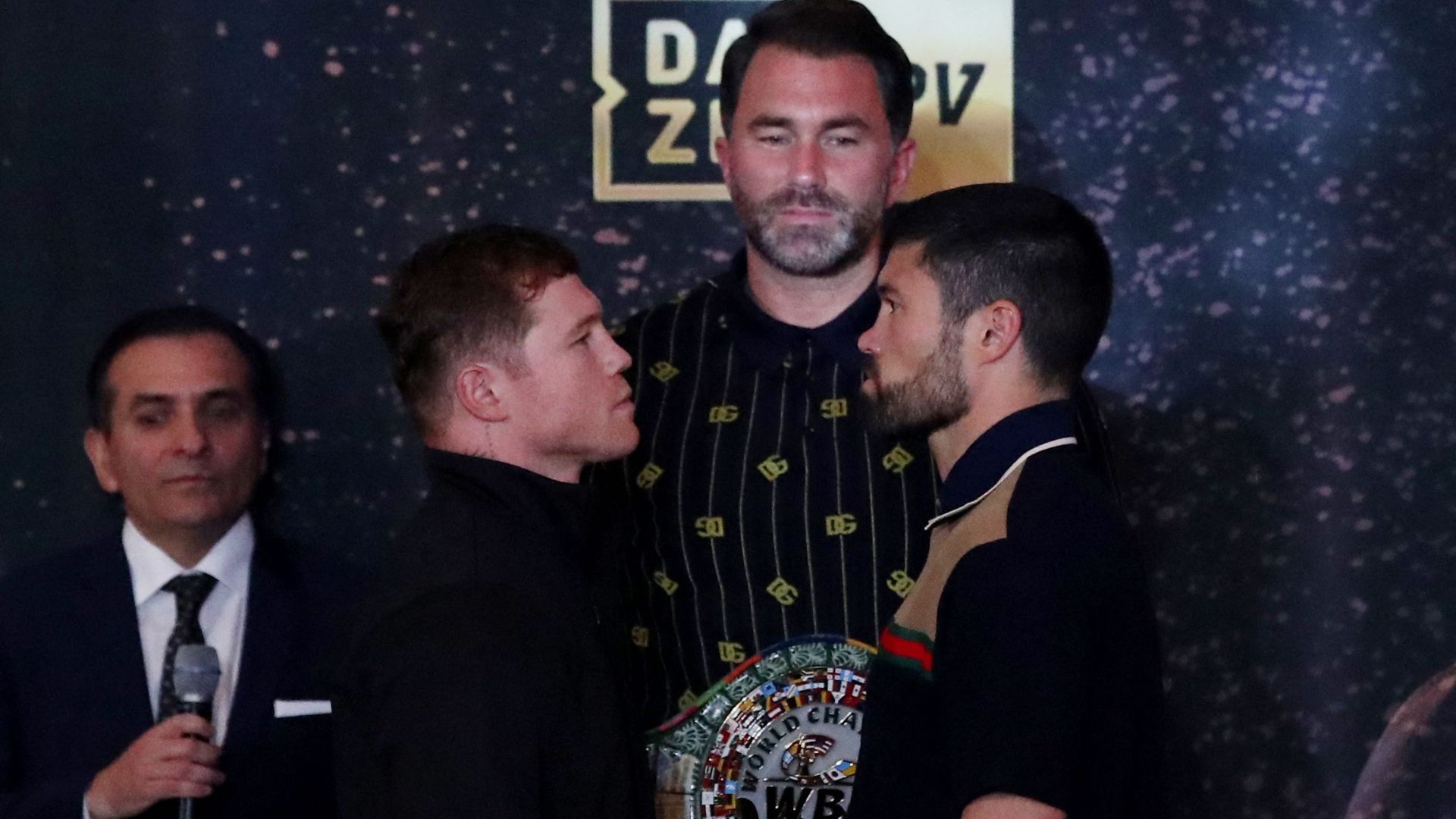 Canelo Álvarez protagonizó un cara a cara con John Ryder y mandó una contundente amenaza para la pelea del 6 de mayo en Jalisco (REUTERS/Henry Romero