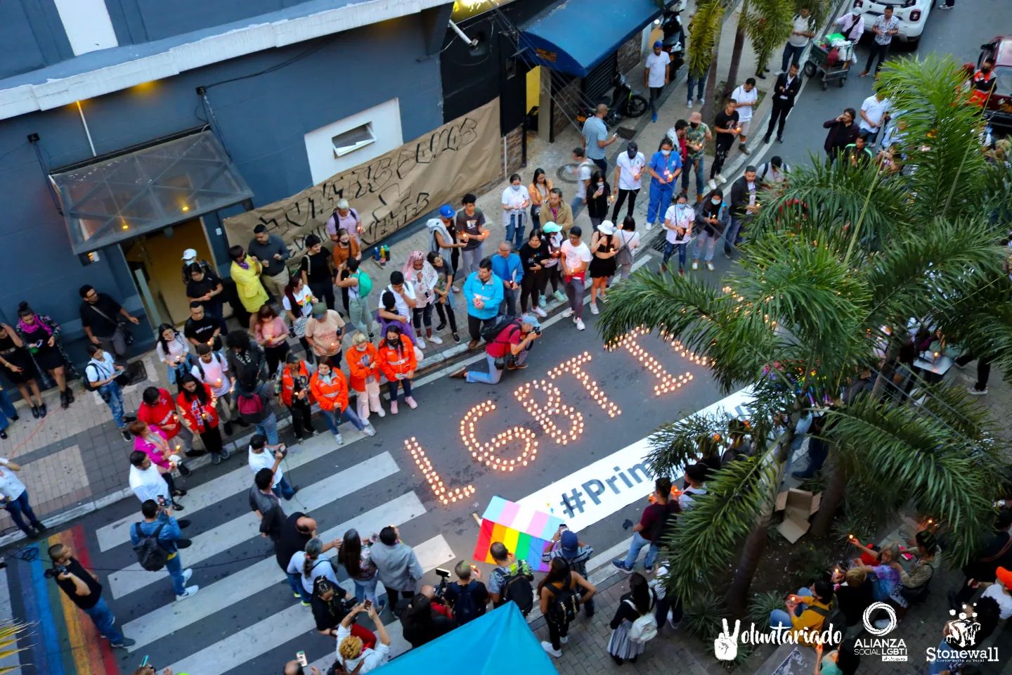 Marcha en protesta por los homicidios de hombres gays en Medellín a comienzos de abril del 2022.
