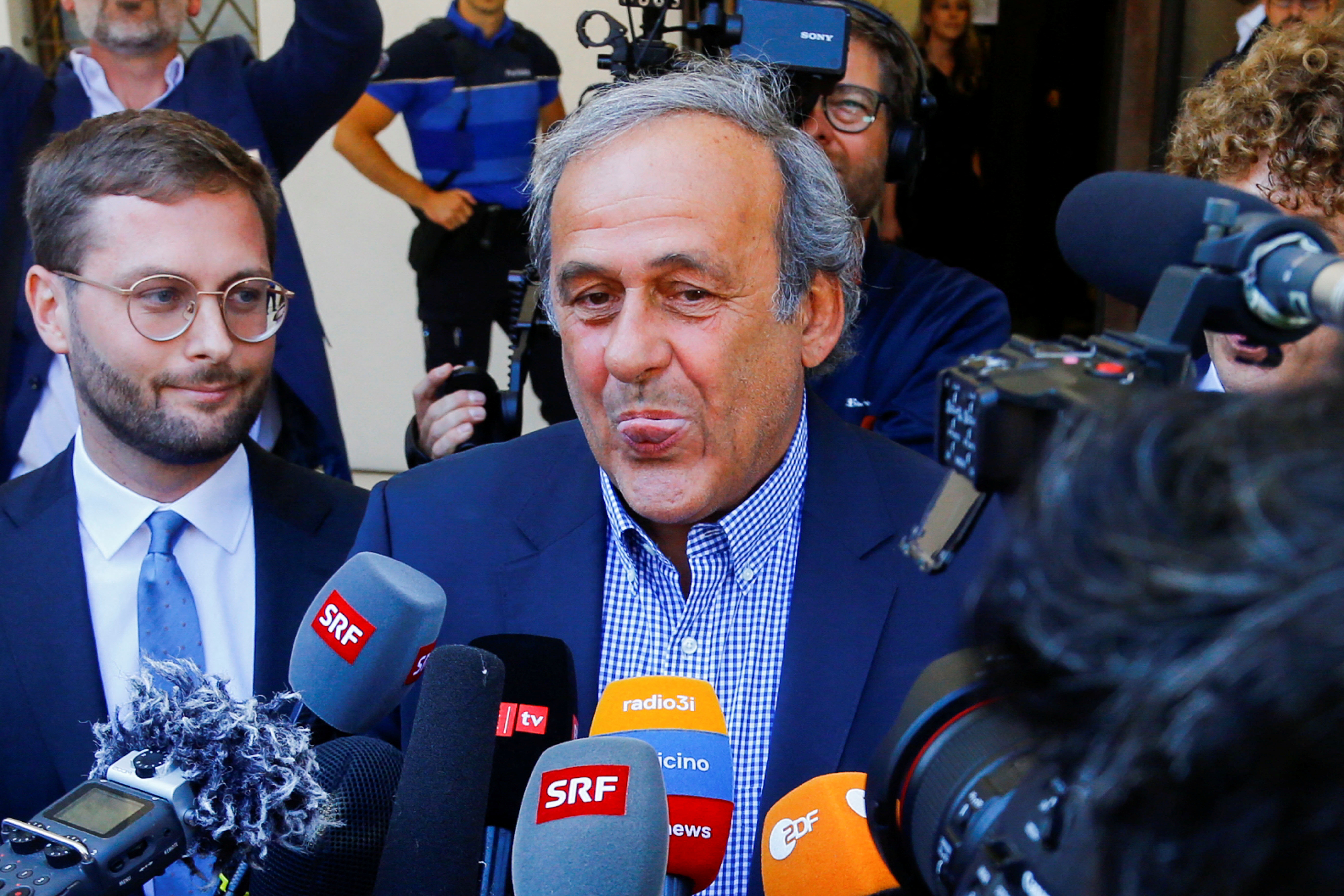 Michel Platini a la salida del Tribunal Penal Federal de Bellinzona (REUTERS/Arnd Wiegmann)