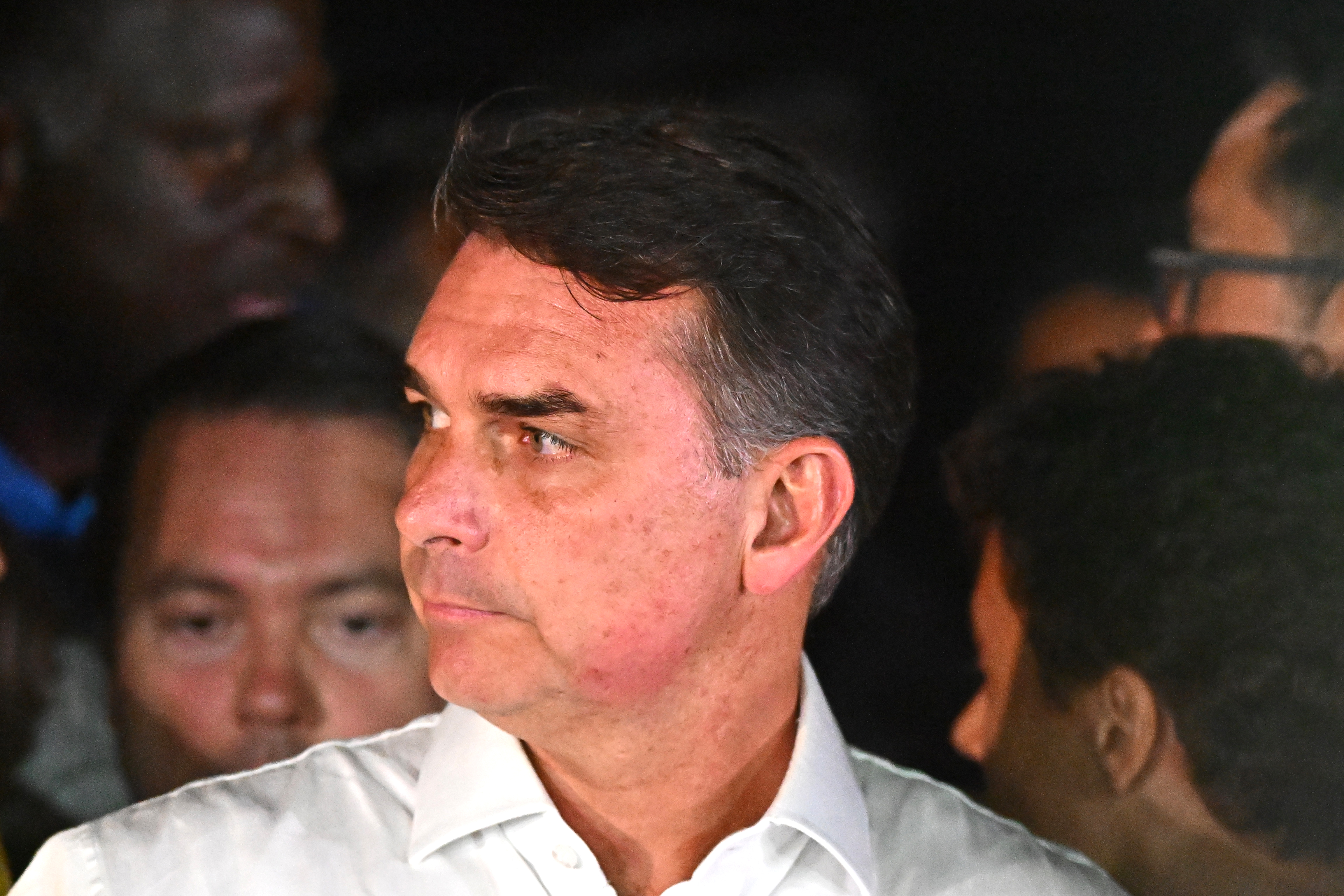 La Justicia de Brasil le prohibi&oacute; salir del pa&iacute;s a Flavio Bolsonaro por una investigaci&oacute;n de blanqueo de capitales