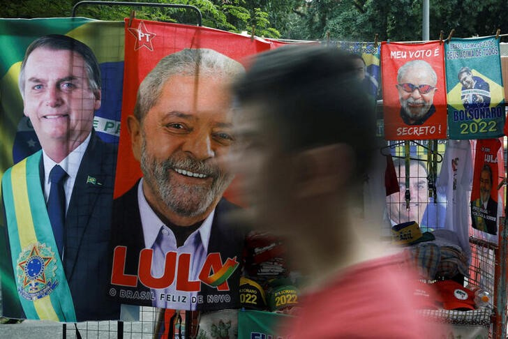 Lula y Bolsonaro entre Dios, el diablo, la violencia, el hambre y la sombra de Trump