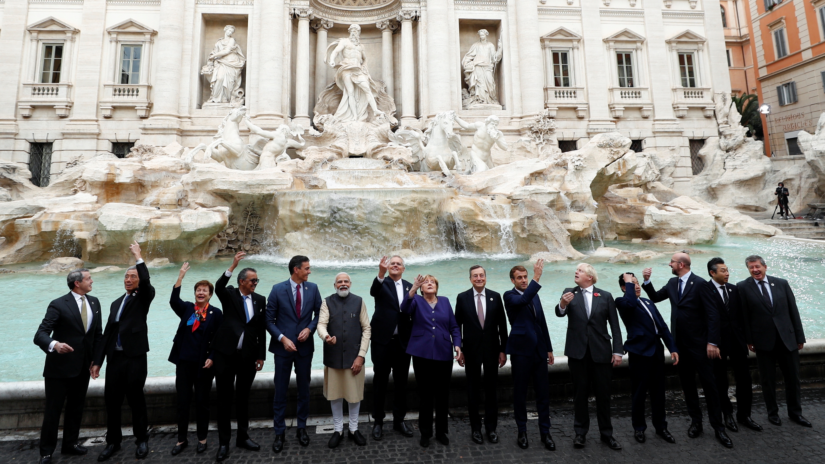 G20 leaders toss a coin into Rome's iconic Trevi Fountain on the sidelines of the G20 summit in Rome, Italy, October 31, 2021. REUTERS/Guglielmo Mangiapane