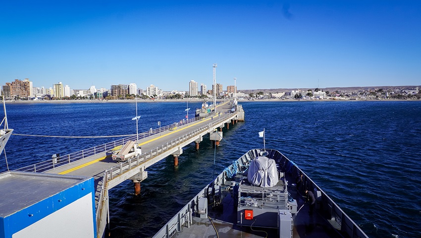 El puerto de Piedra Buena en Puerto Madryn fue el elegido por la nave estadounidense para amarrar (Gaceta Marinera)