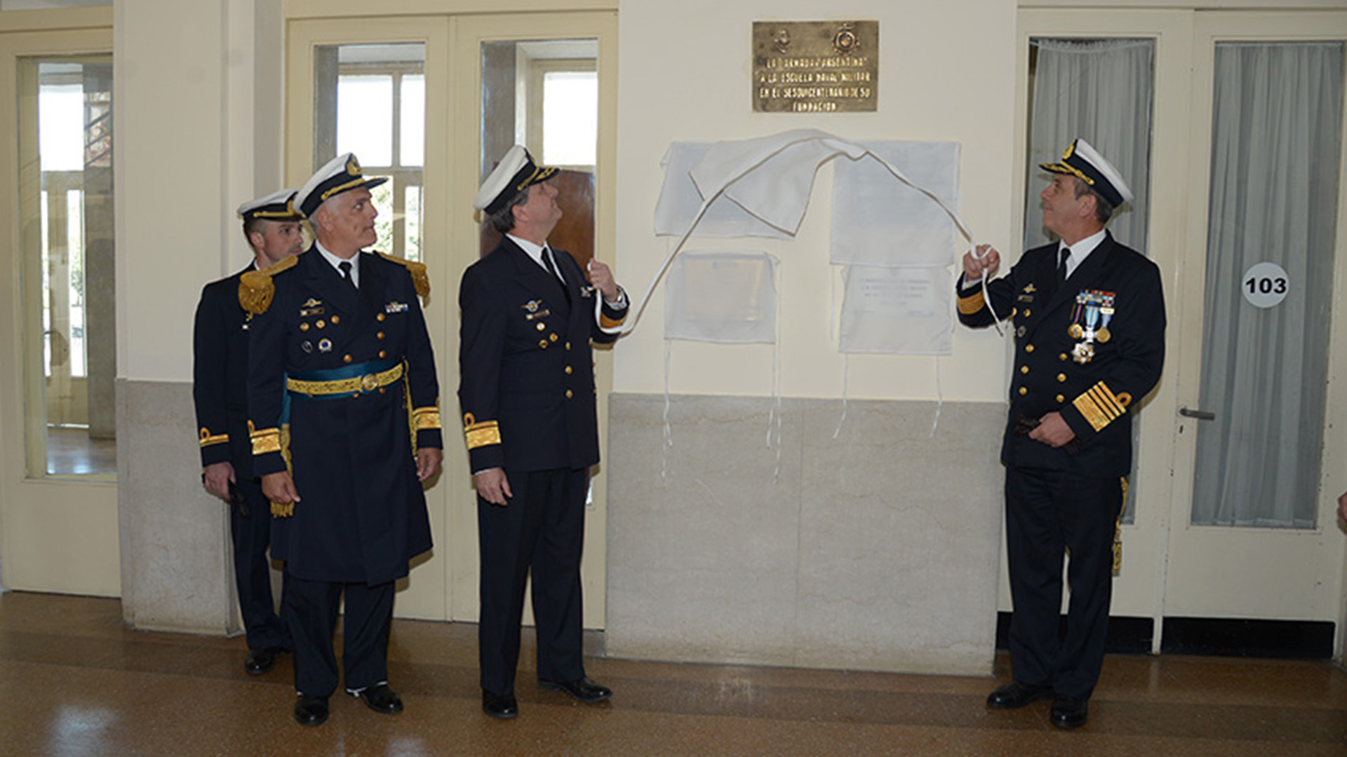 Autoridades y representantes de la Armada Argentin