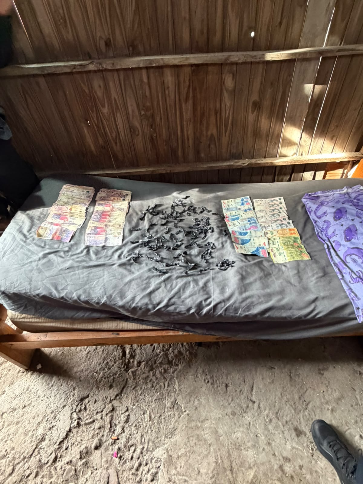 Allanaron puntos de venta de drogas en Monte Grande: dos detenidos y m&aacute;s de 140 dosis de paco secuestradas