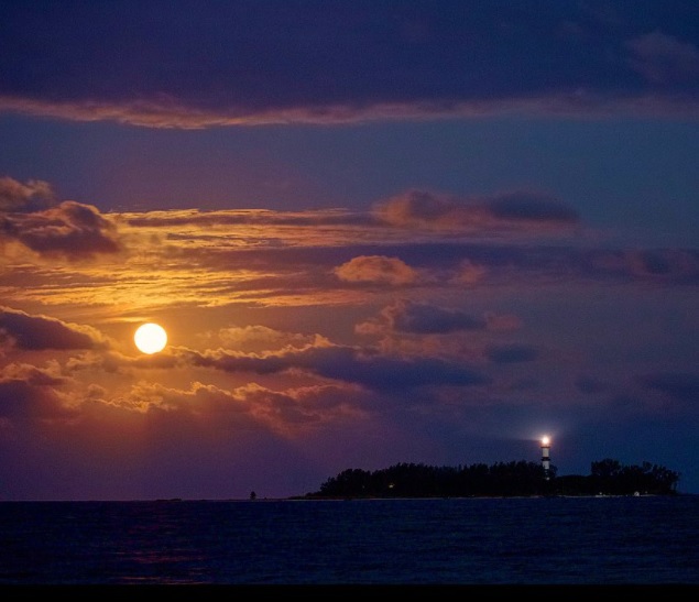 Luna Azul desde Veracruz (Foto: Twitter Hugo Garrido/ @fotogarrido)