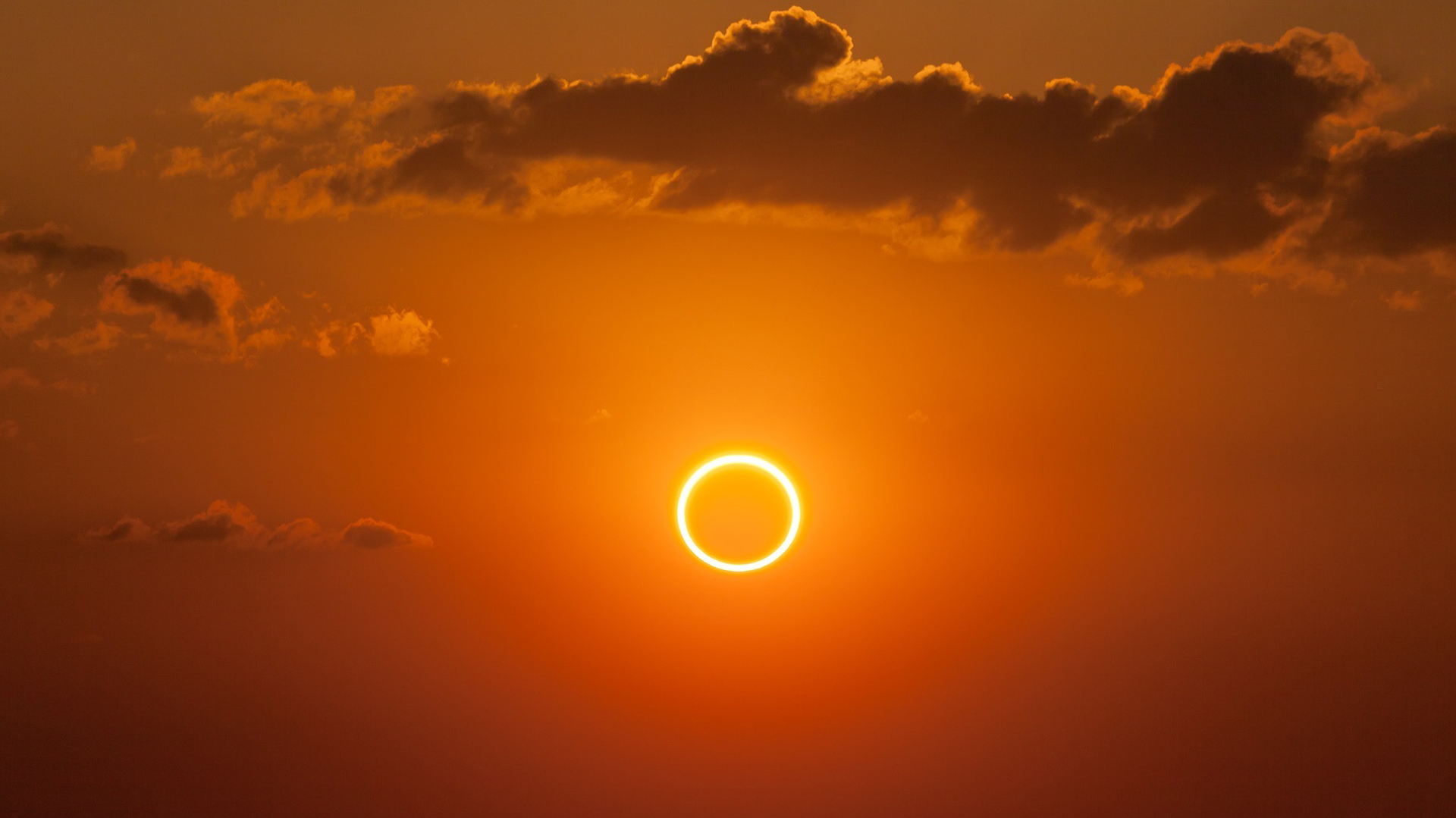 Entre los fenómenos astronómicos de abril, se espera un eclipse solar híbrido (Archivo)