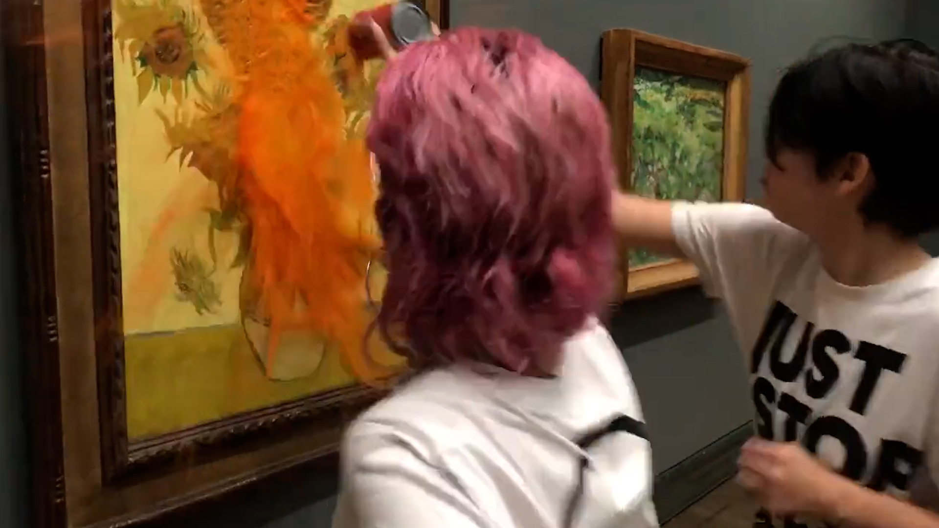 Ecologistas arrojaron sopa sobre “Los girasoles” de Van Gogh