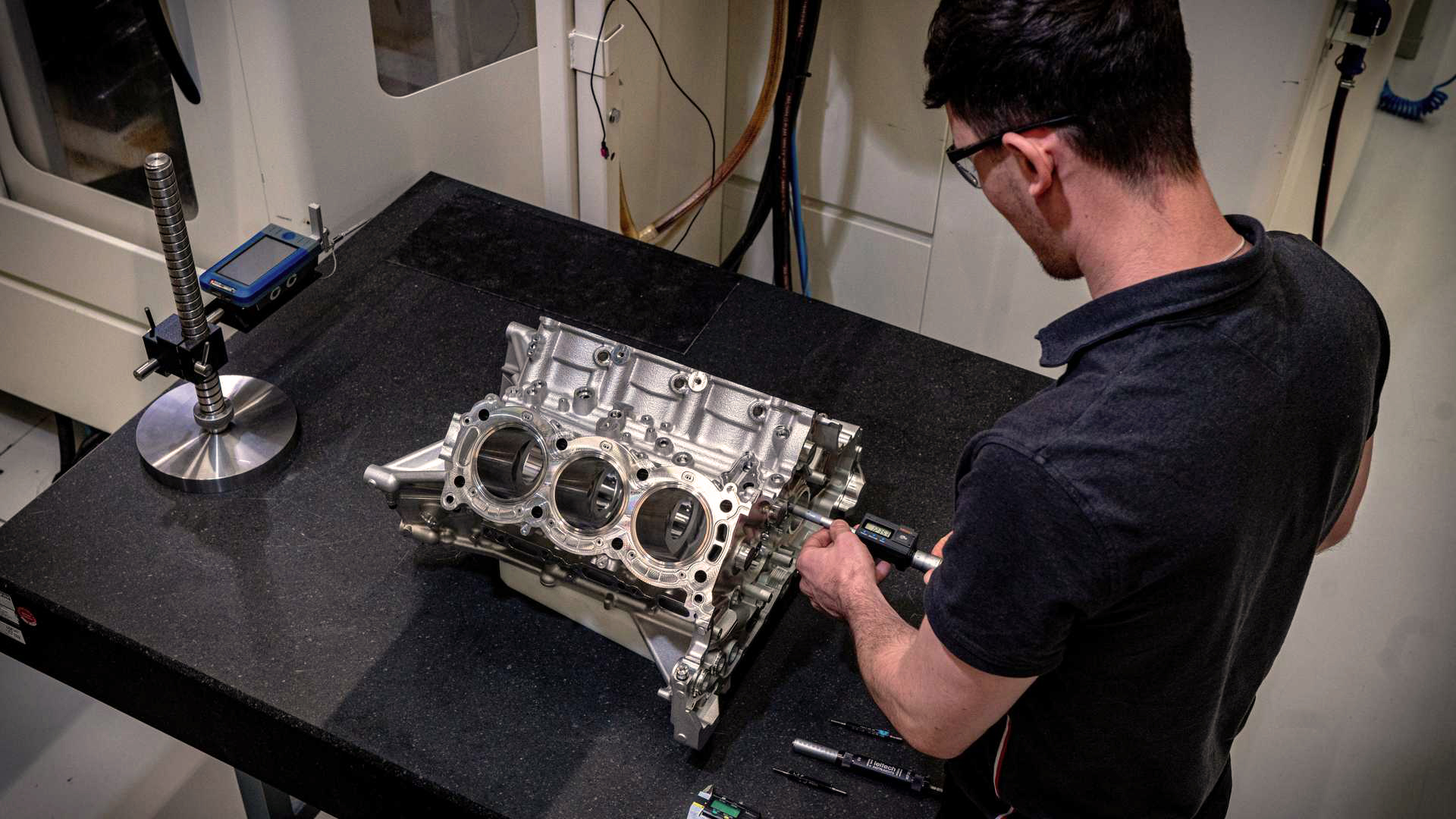 Although it may not sound realistic, this tiny heat engine is capable of generating 670 cv of power at 11,000 rpm