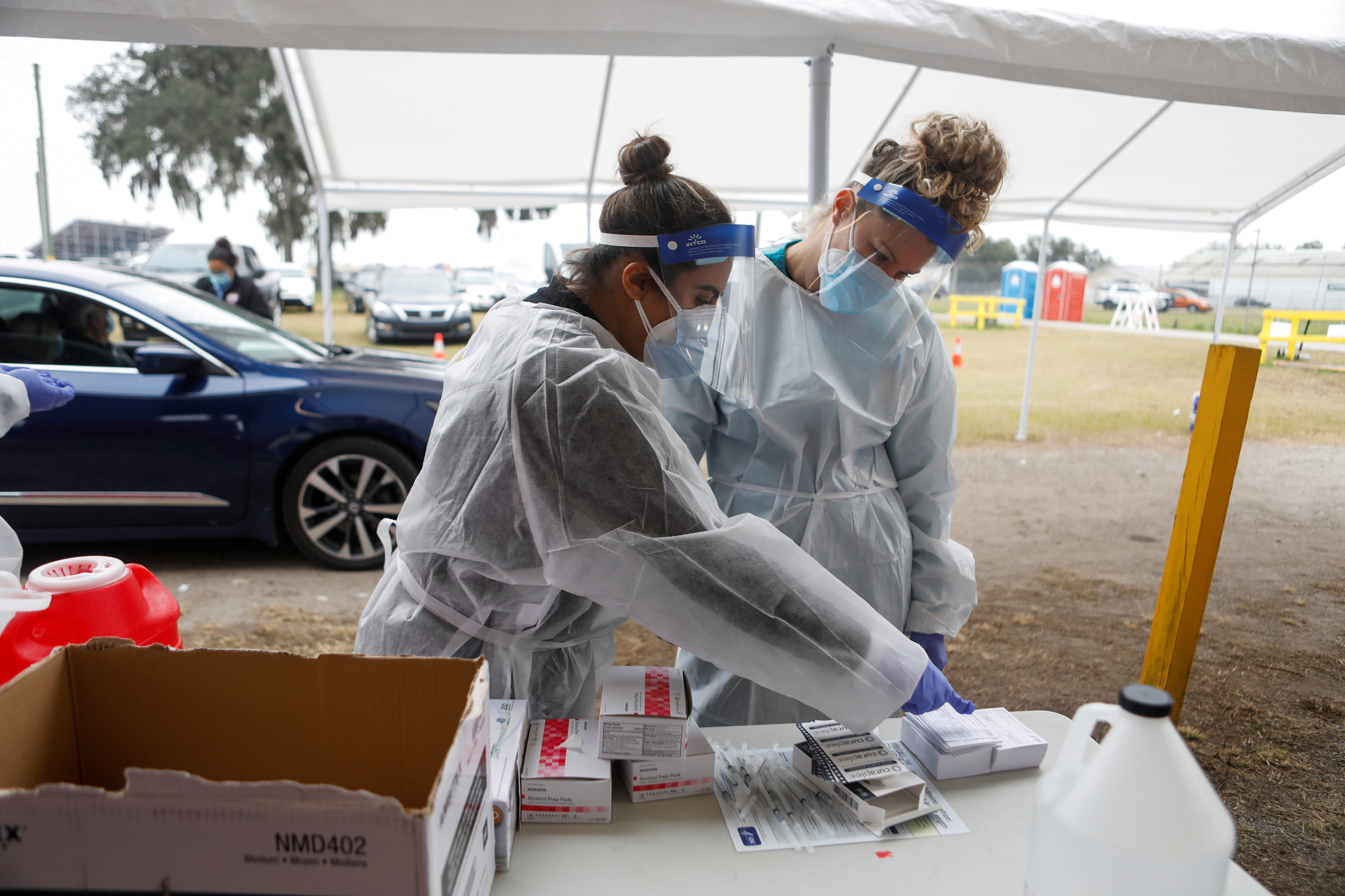 Medical workers prepare to administer Pfizer-BioNTech COVID-19 vaccines at a drive-through COVID-19 vaccination site at the Strawberry Festival Fairgrounds in Plant City, Florida, U.S. January 13, 2021.  REUTERS/Octavio Jones