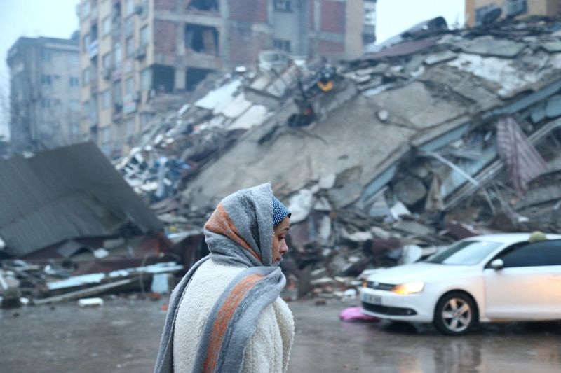 Ascienden a más de 5.000 los muertos en Turquía y Siria tras el terremoto. (REUTERS/Cagla Gurdogan)