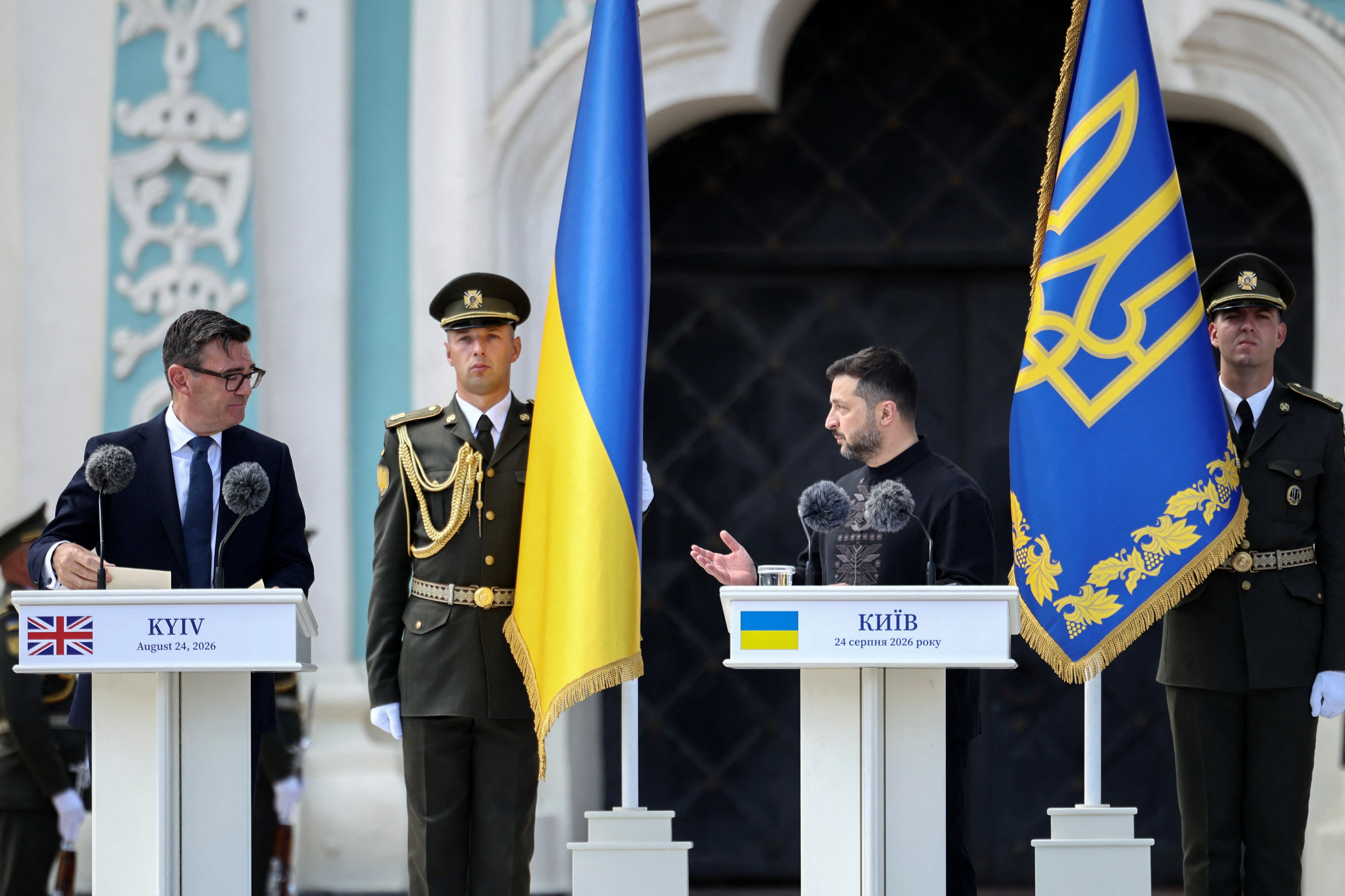 El primer ministro británico expresó su "total solidaridad" con Volodimir Zelensky tras las críticas de Donald Trump