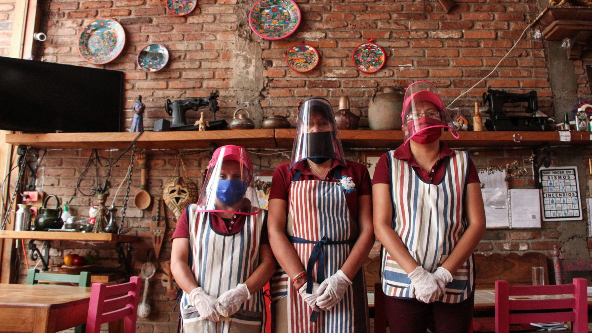 Con el reinicio de actividades, la planta laboral de los restaurantes se adaptan a la nueva normalidad, que exige estrictos protocolos sanitarios (Foto: Cuartoscuro)