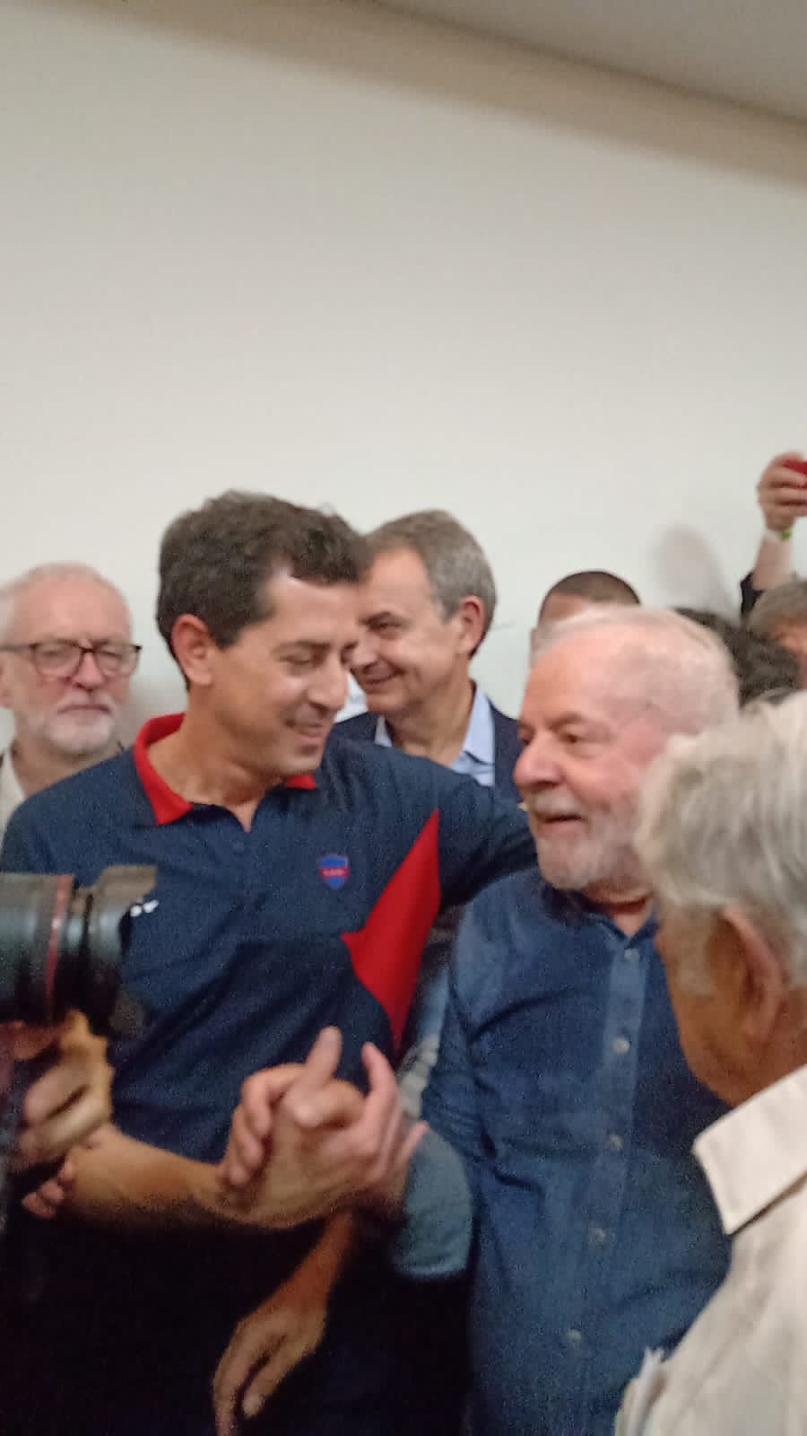 Wado De Pedro junto a Lula en el búnker del líder del PT