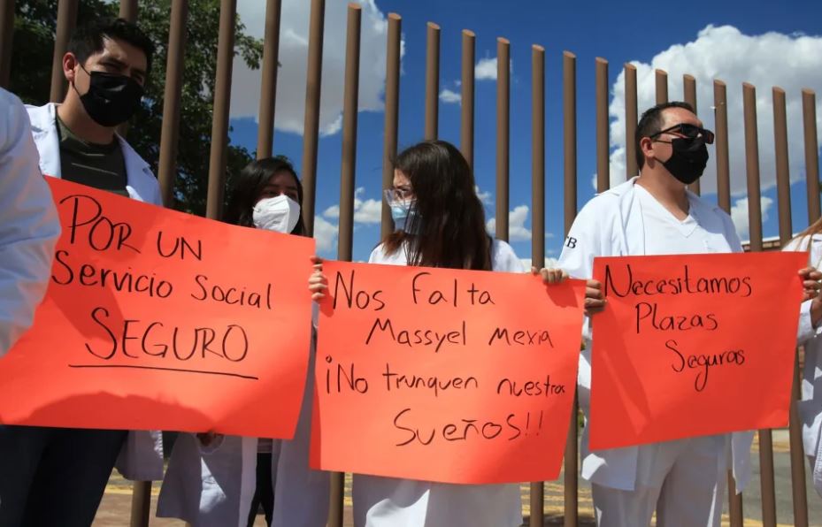 Médicos se manifestaron en Ciudad Juárez tras asesinato del doctor Masiel Mexía.  (Foto: EFE)