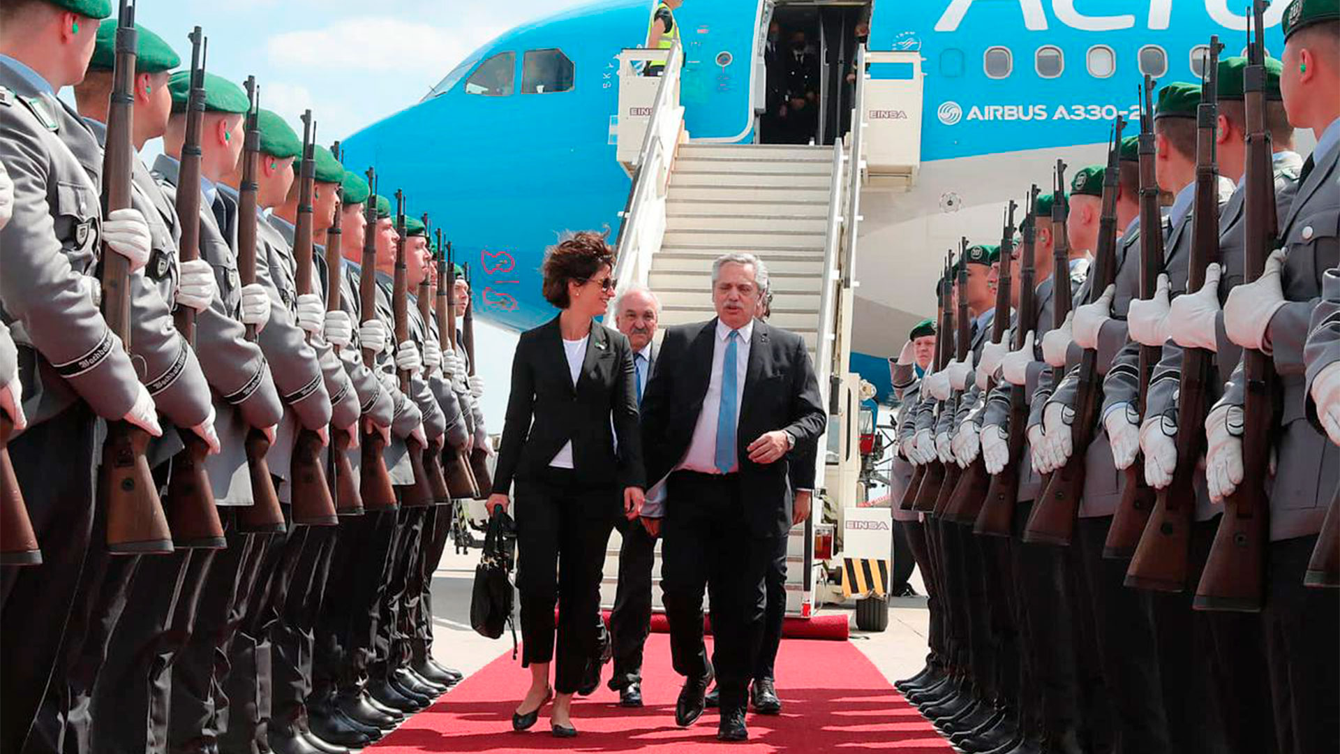 El presidente Alberto Fernández al llegar a Alemania 