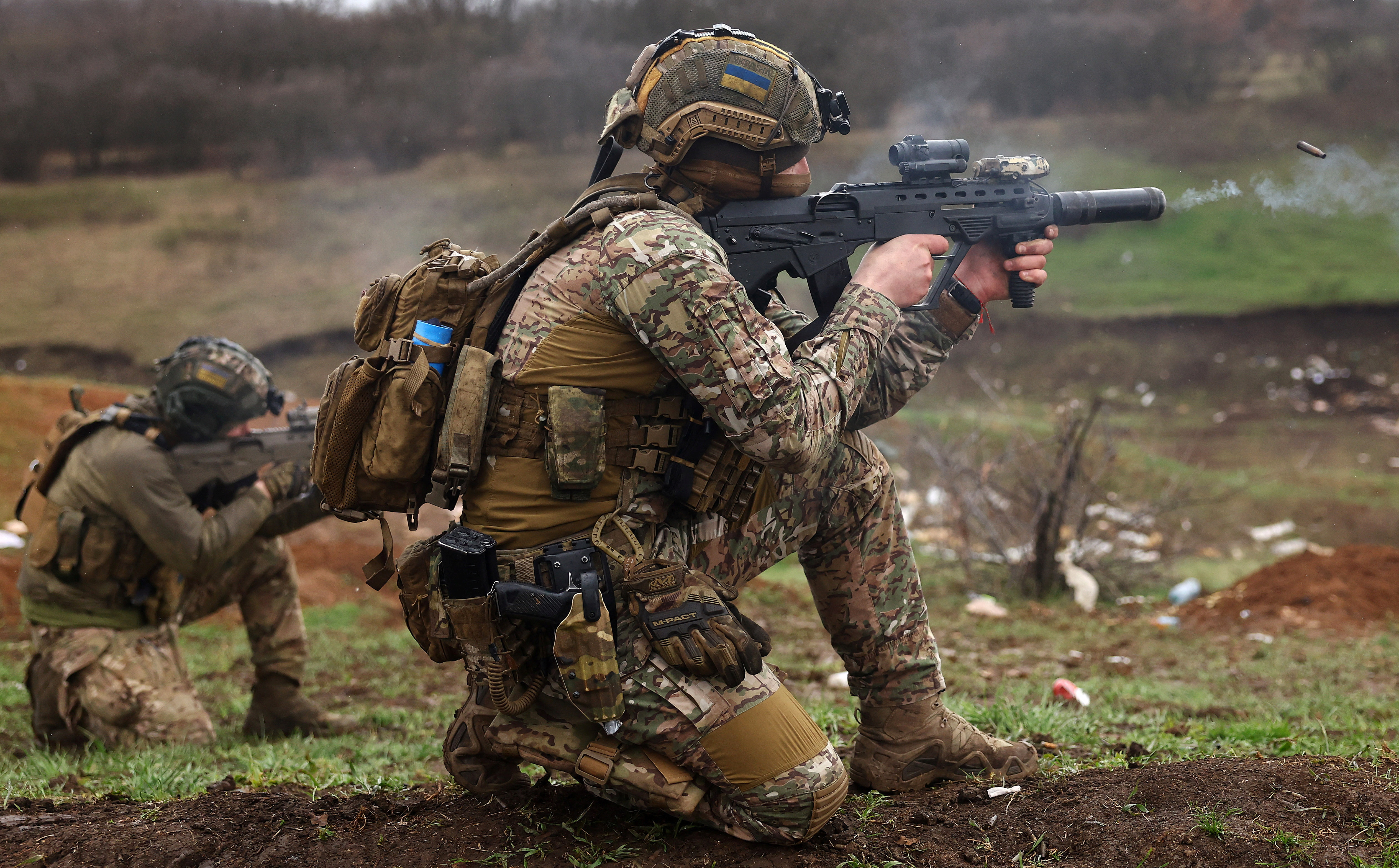 Ucranianos ponen a punto sus armas (REUTERS/Kai Pfaffenbach)