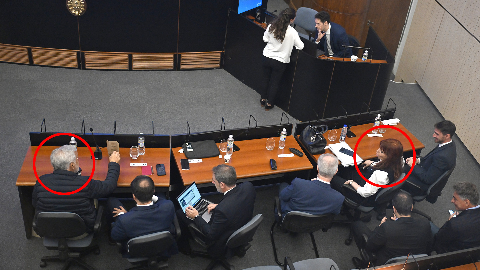 Cristina Kirchner evit&oacute; saludar Julio de Vido al llegar a Comodoro Py 