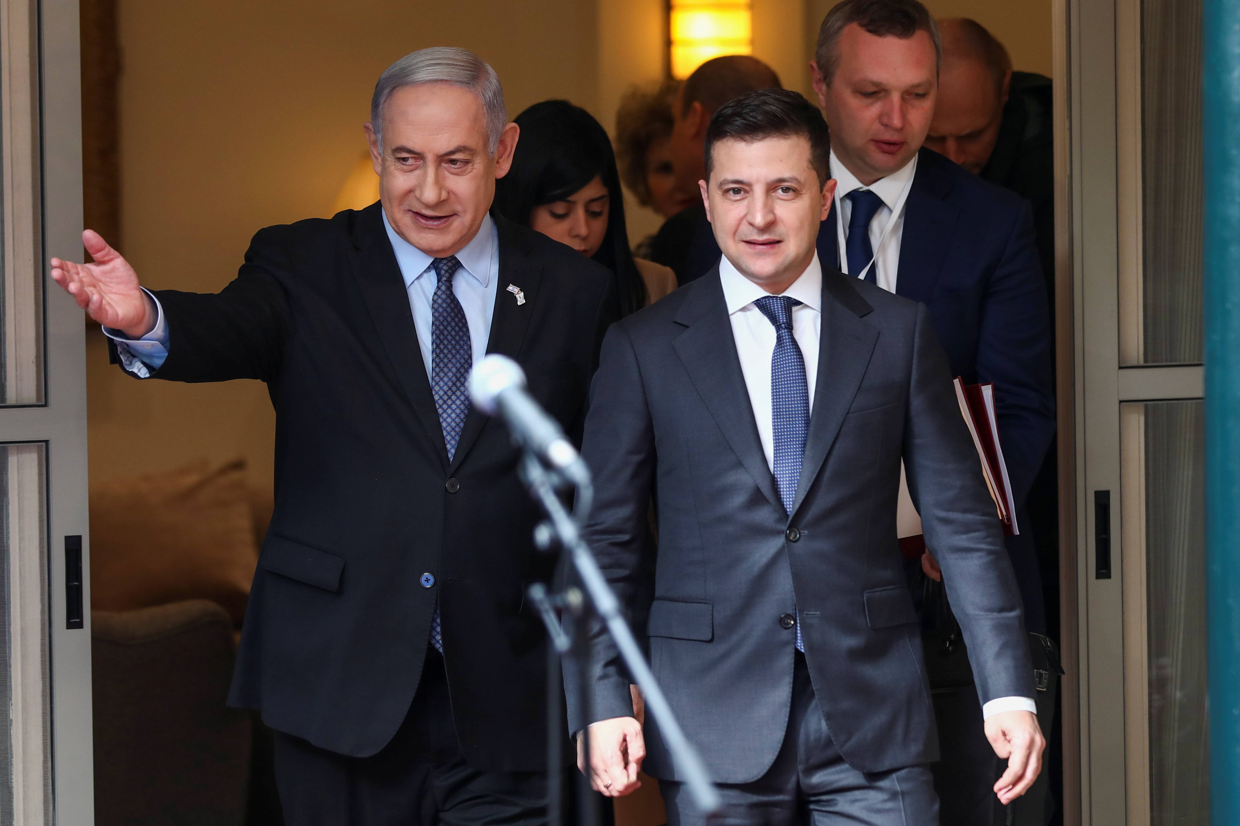 Netanyahu indicó que está “considerando” proveer asistencia a Ucrania y comentó que “Estados Unidos tomó una gran parte de las municiones israelíes y se las dio a Ucrania”. (REUTERS)