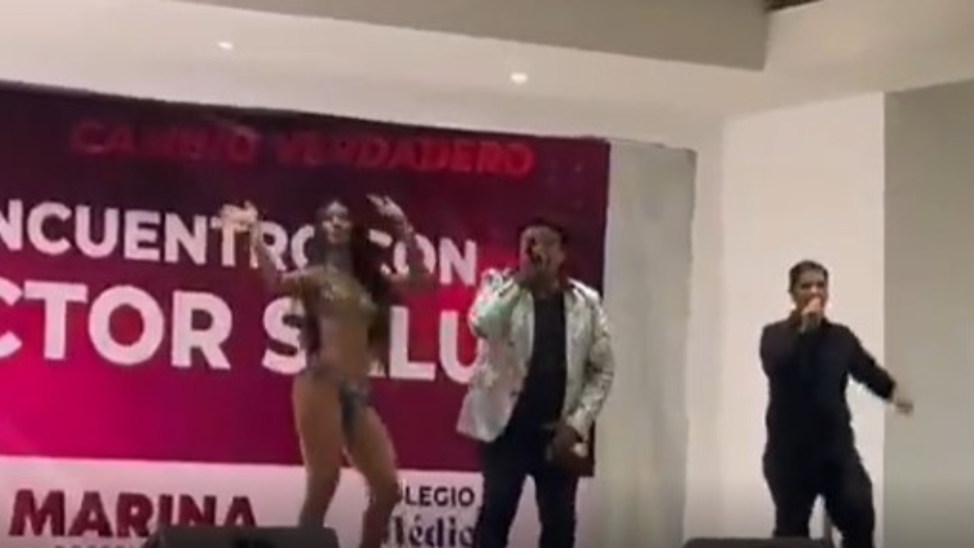 Tunden en redes a candidata de Morena en Durango por amenizar campaña con bailarina en bikini