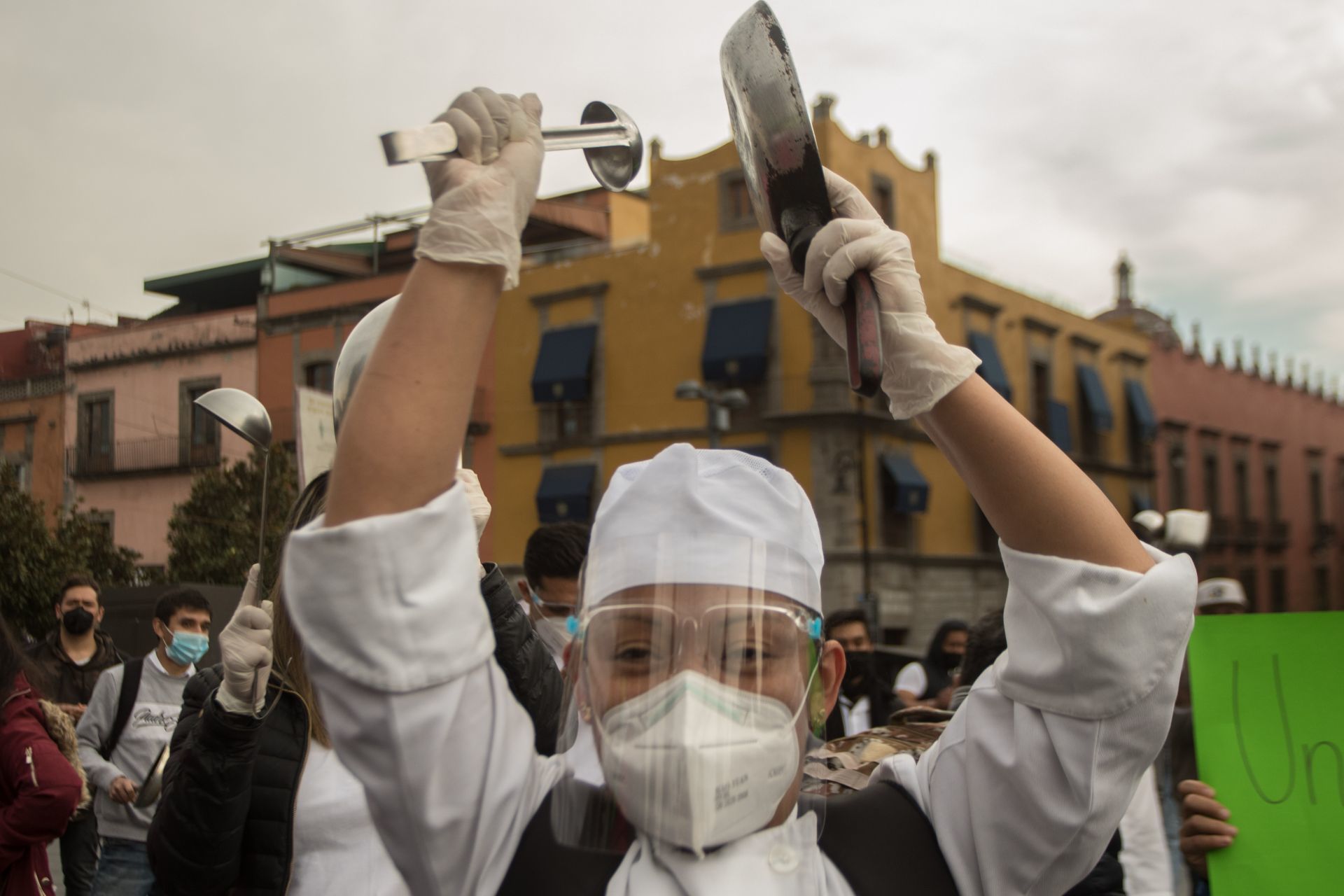 11 de enero de 2021, Ciudad de México. Restauranteros de la Capital, se manifestaron en las inmediaciones del Palacio Nacional, para exigir con un