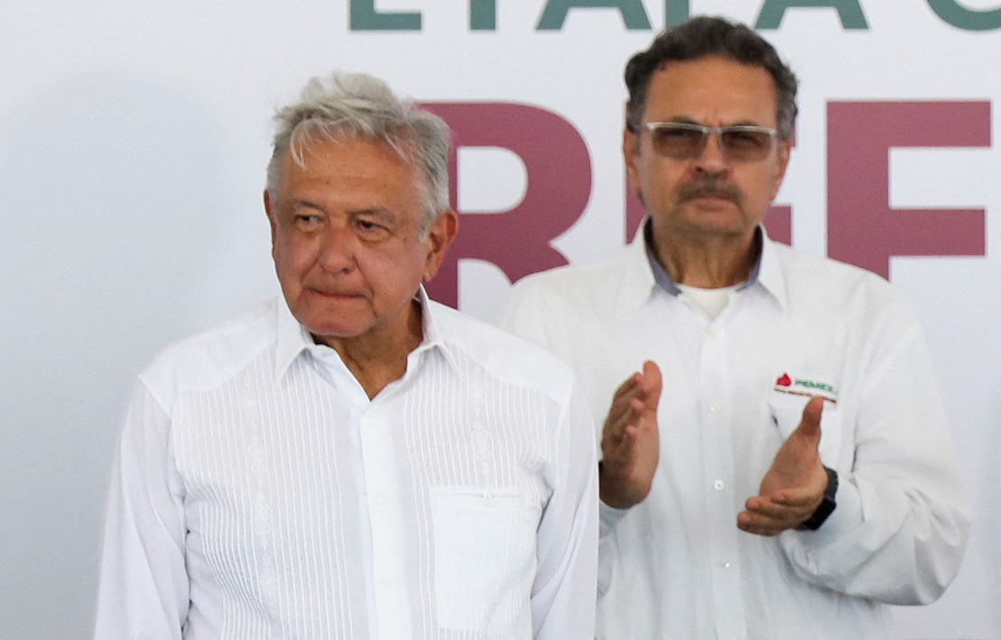 Andres Manuel Lopez Obrador y Octavio Romero Oropeza durante la inauguración de la refinería de Dos Bocas. REUTERS/Edgard Garrido