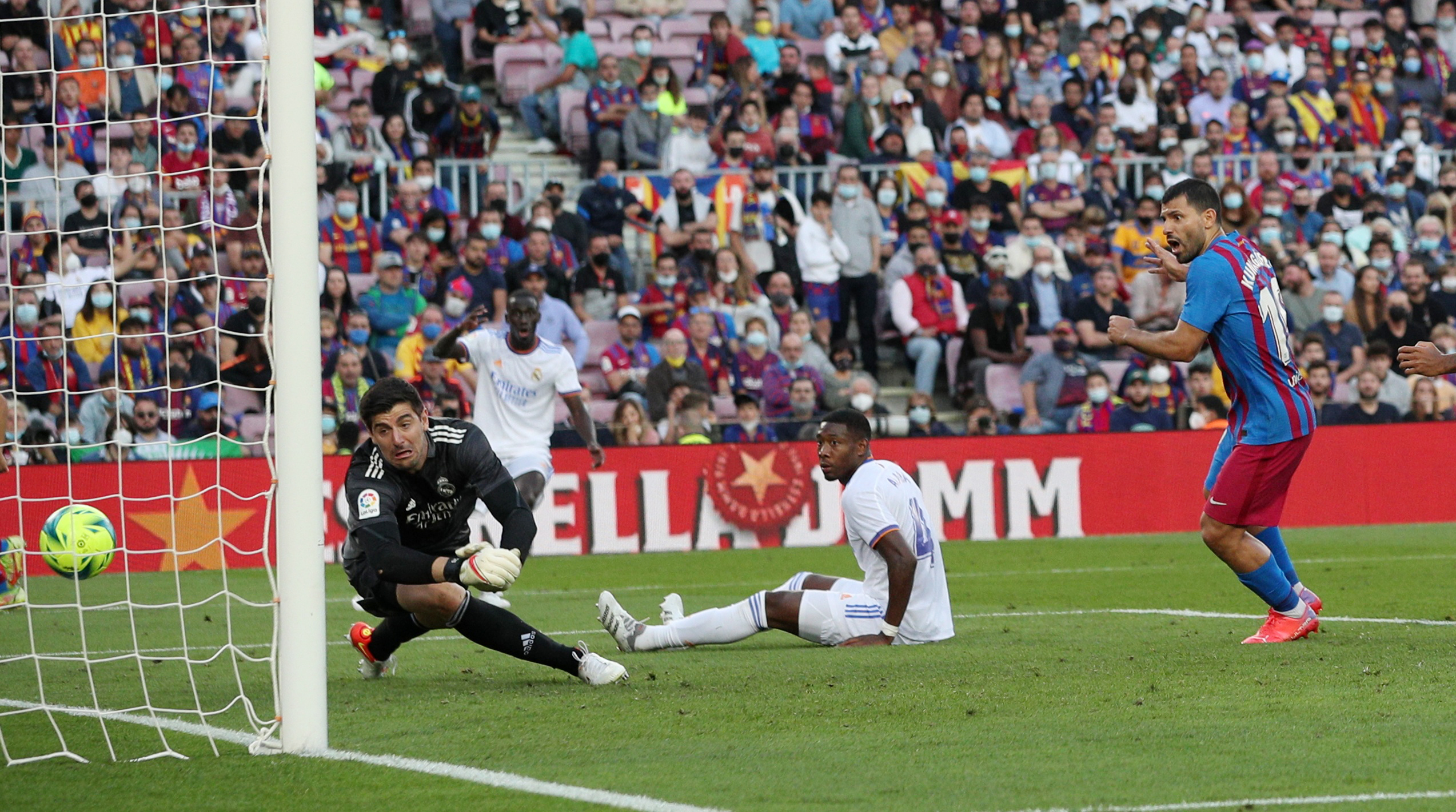 Agüero marcó un tanto desde su llegada al club y fue en el clásico ante Real Madrid (REUTERS/Albert Gea)
