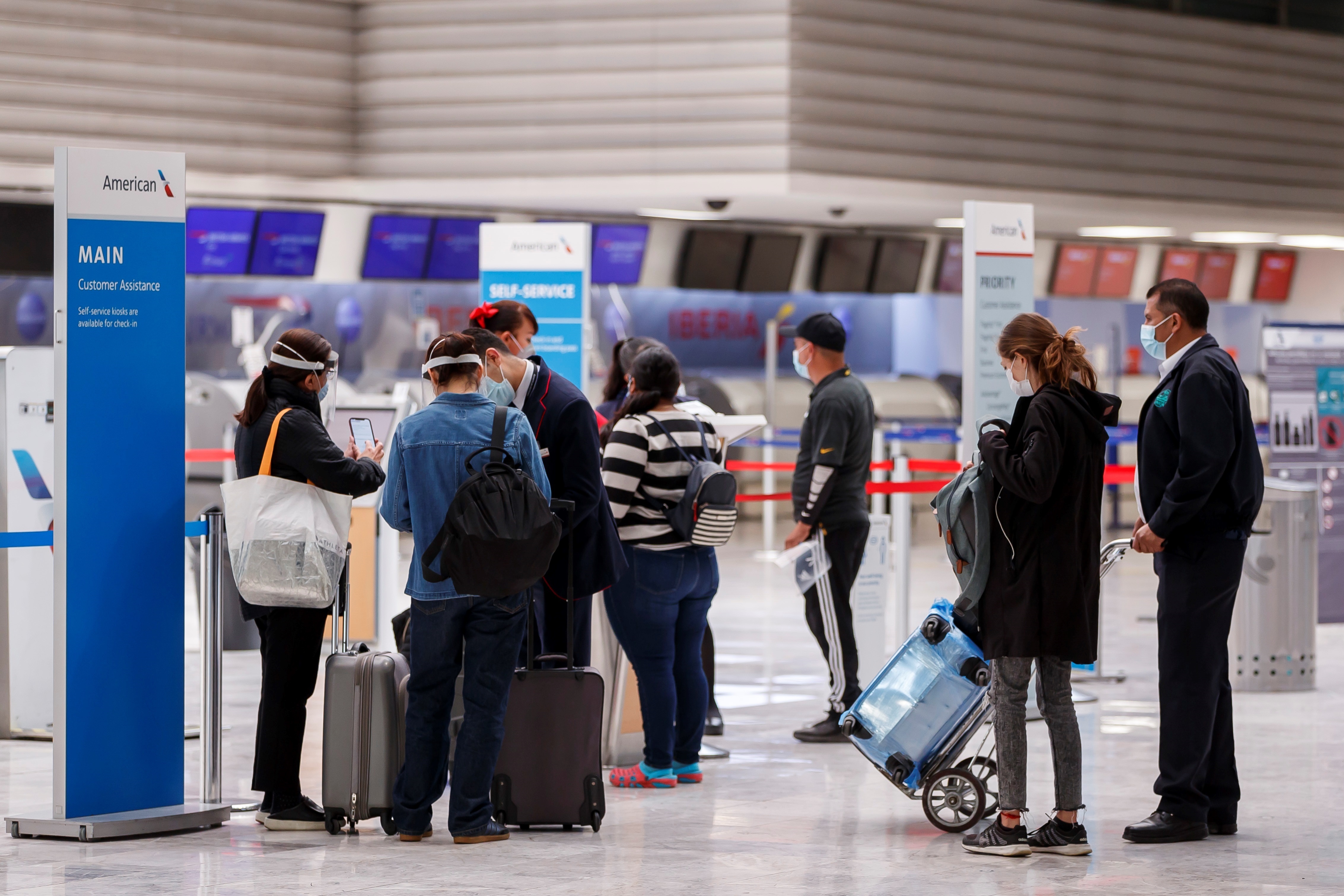 Cambio de horario: Qué aeropuertos atrasarán una hora su reloj este 31 de  octubre - Infobae