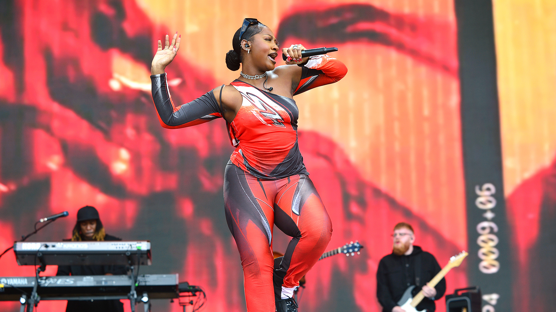 La cantante nigeriana Tems sobre el escenario "Other stage" de la edición 2022 del Festival de Glastonbury, Reino Unido (Foto: Jim Dyson/Getty Images)