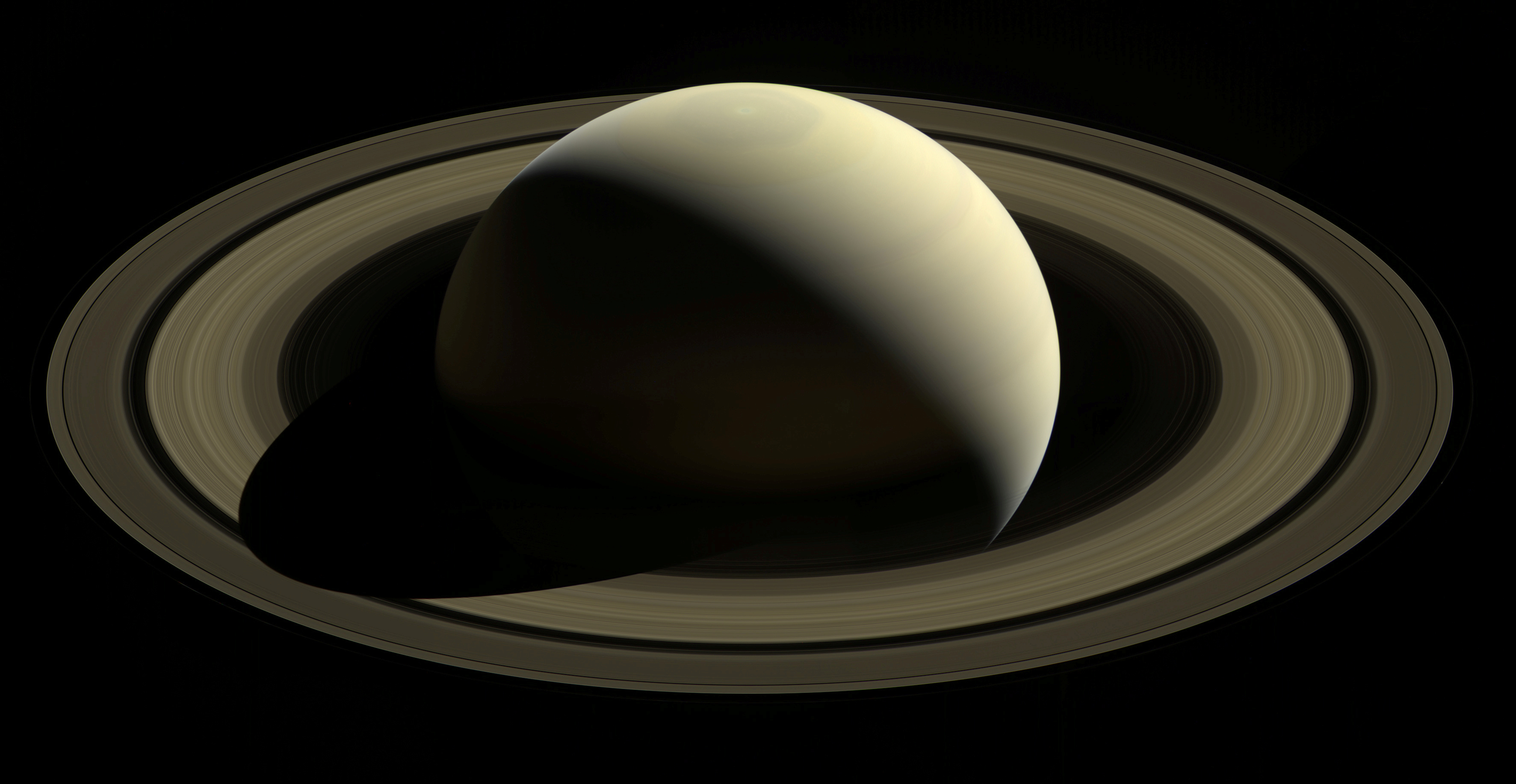 Cómo nacieron los brillantes y gigantescos anillos de Saturno
