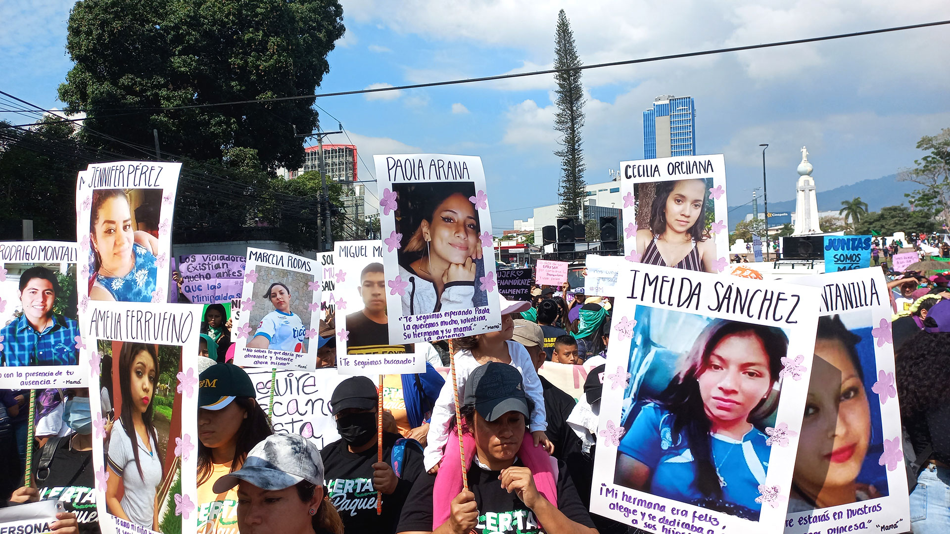 El Salvador: reducido a un show