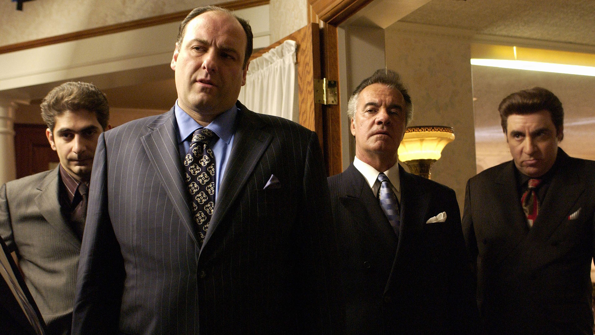 James Gandolfini protagonizó esta famosa serie de televisión en el papel de Tony Soprano, el líder de una peligrosa mafia.  (HBO)