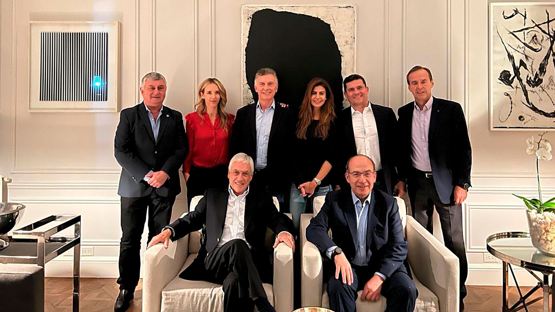El encuentro la noche del domingo de Macri con los invitados de la Fundación Libertad.