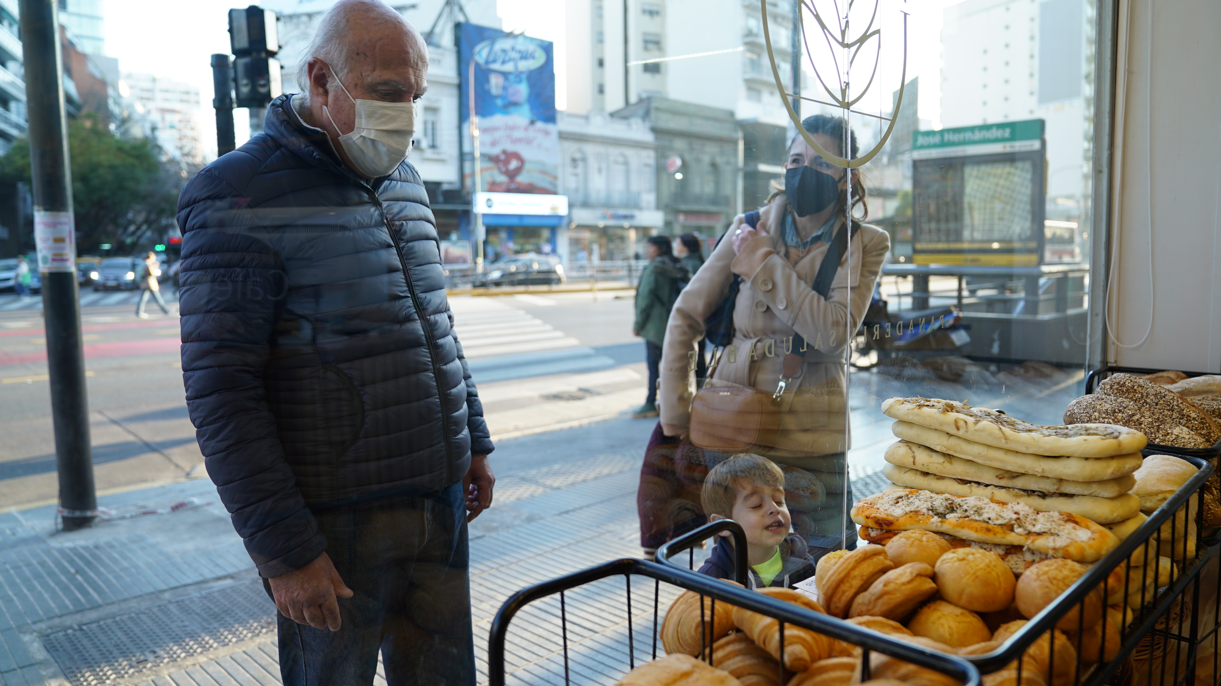 Estilo europeo: la vidriera del primer Le Panem la armaron con los panes a la vista, lo cual llama la atención de la gente que pasa por ahí y ni siquiera sabe que son productos veganos