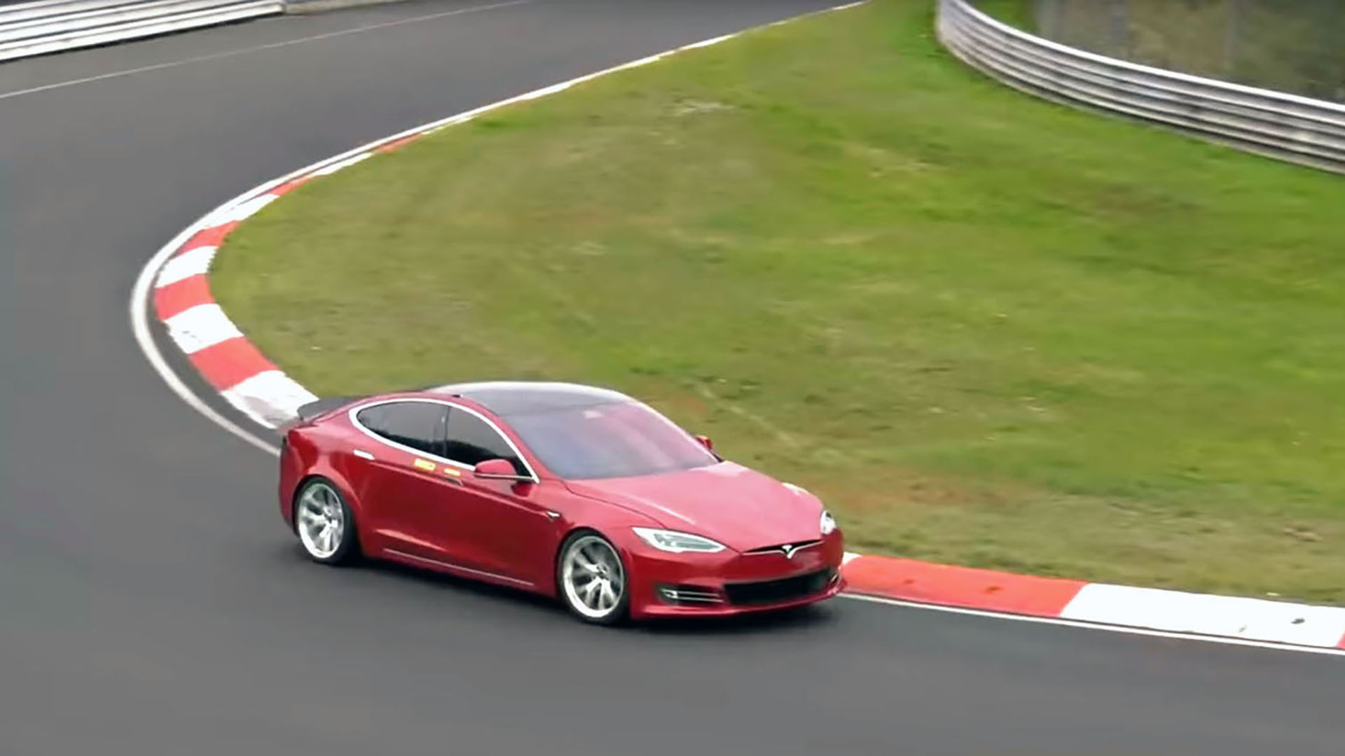 La misma pista, un año antes, vio a un Tesla Model S Plaid, quedarse con el récord de vuelta para un auto eléctrico de producción