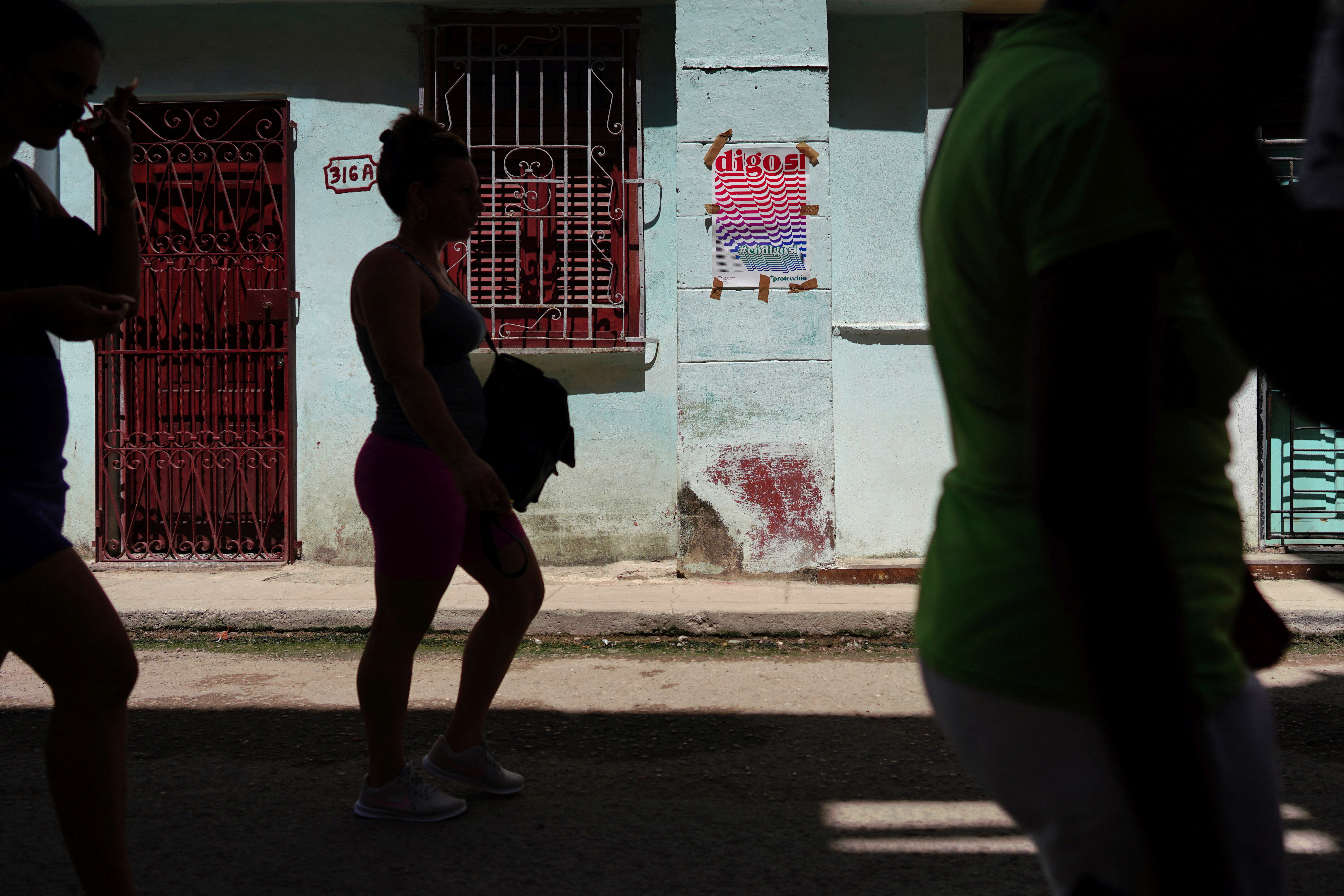 El régimen de la Habana trató de introducir el matrimonio igualitario en la Constitución de 2019, pero tuvo que dar marcha atrás ante fuertes críticas de las iglesias católica y evangélica.