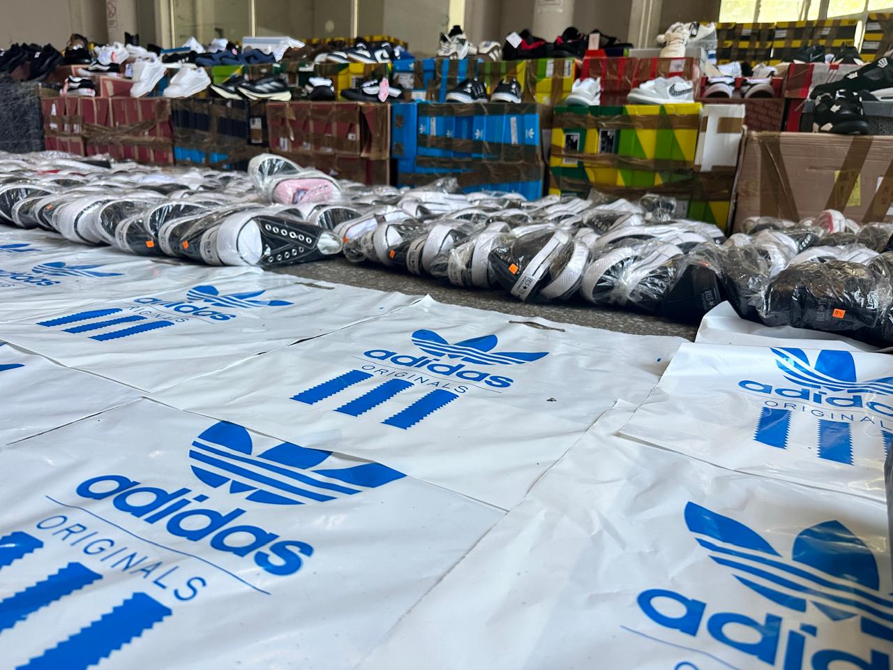 Operativos millonarios por indumentaria trucha: hay ocho detenidos y secuestraron 8.300 pares de zapatillas