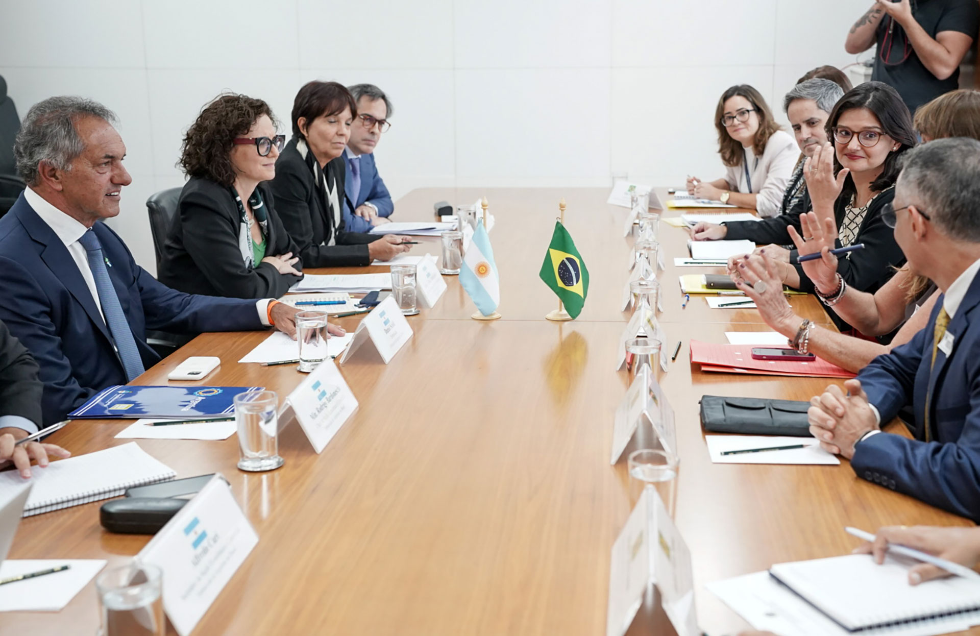 La reunión entre funcionarios argentinos y brasileños en la que se abordaron temas bilaterales como un mejor funcionamiento del Mercosur.